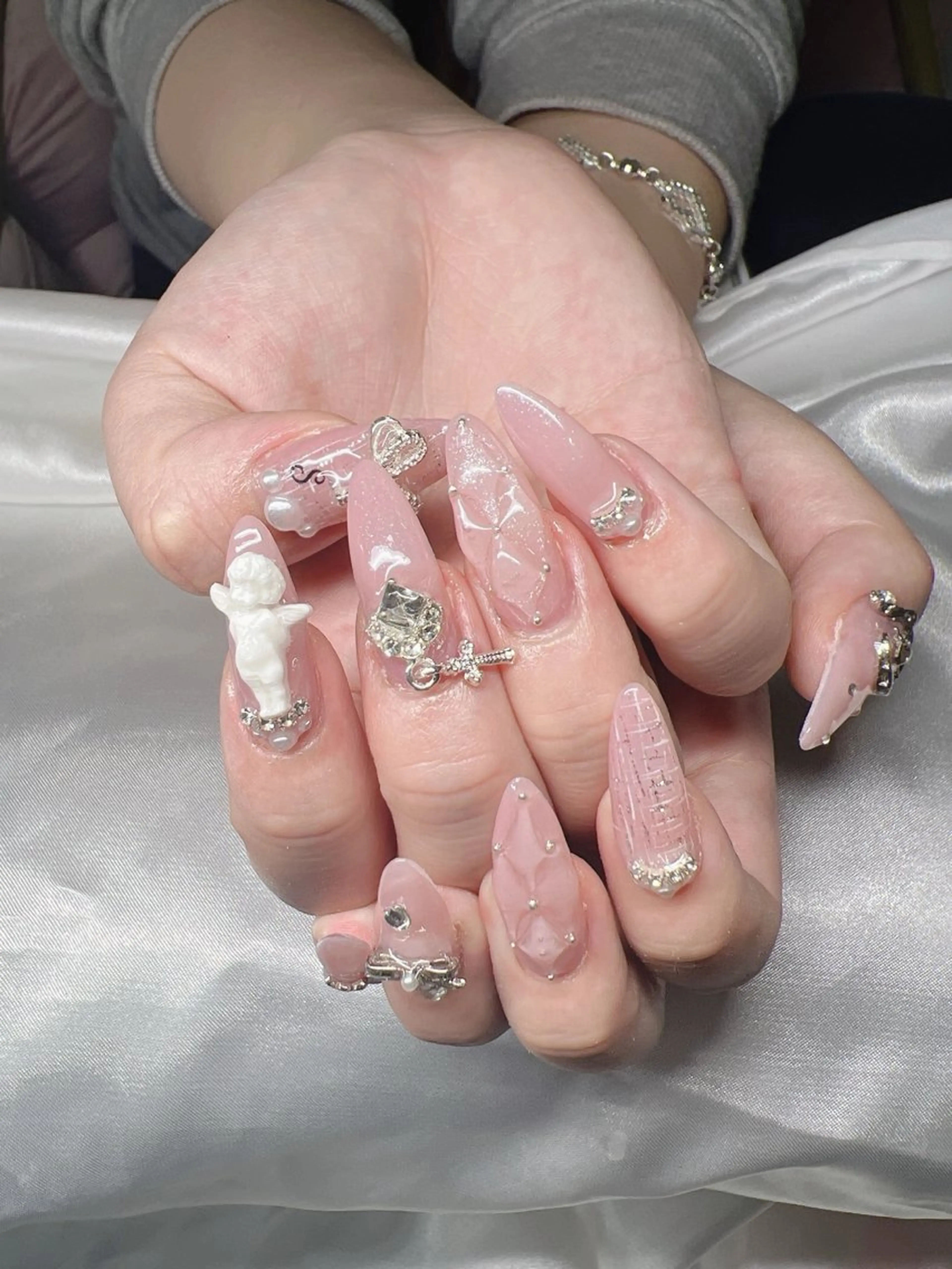 ネイル 長さ出し グラデーション 卒業式 キラキラネイル マグネットネイル Lee Nailsのネイルデザイン