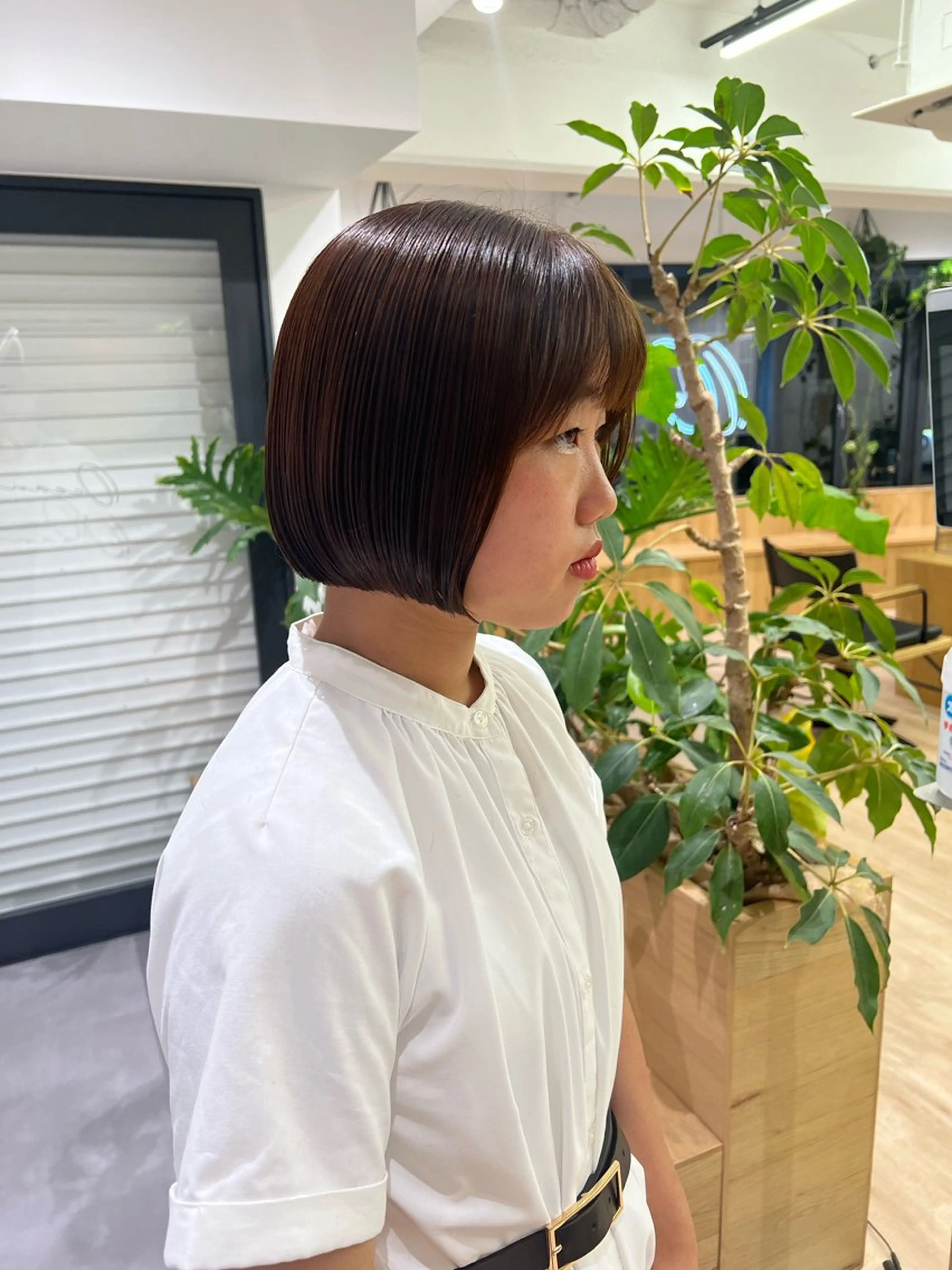 ミディアム カット 艶ベージュ/オリーブ カラー🫒airiのヘアスタイル