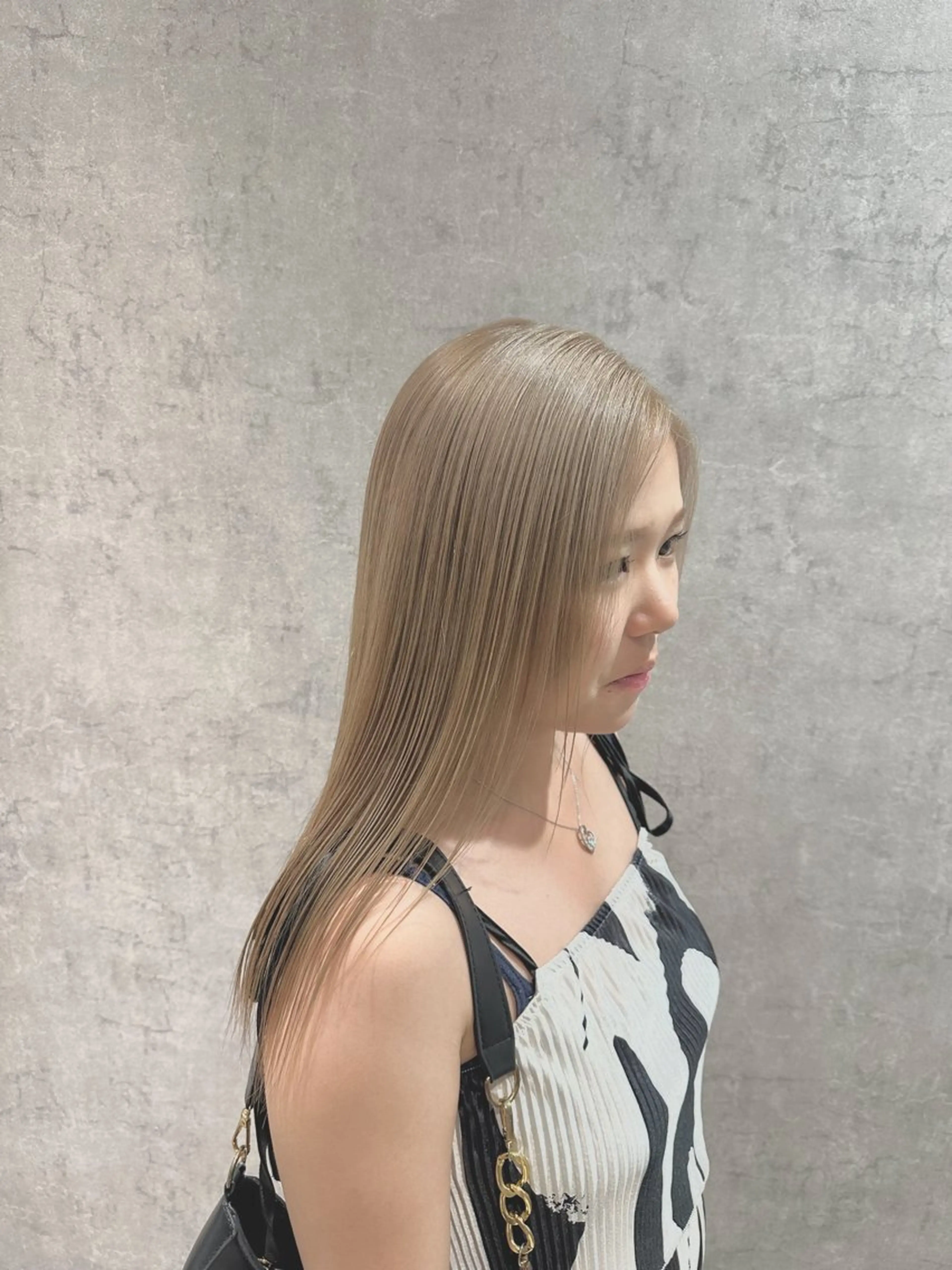 セミロング カラー ヘアカラー ハイトーン･髪質改善 MIOKAのヘアスタイル