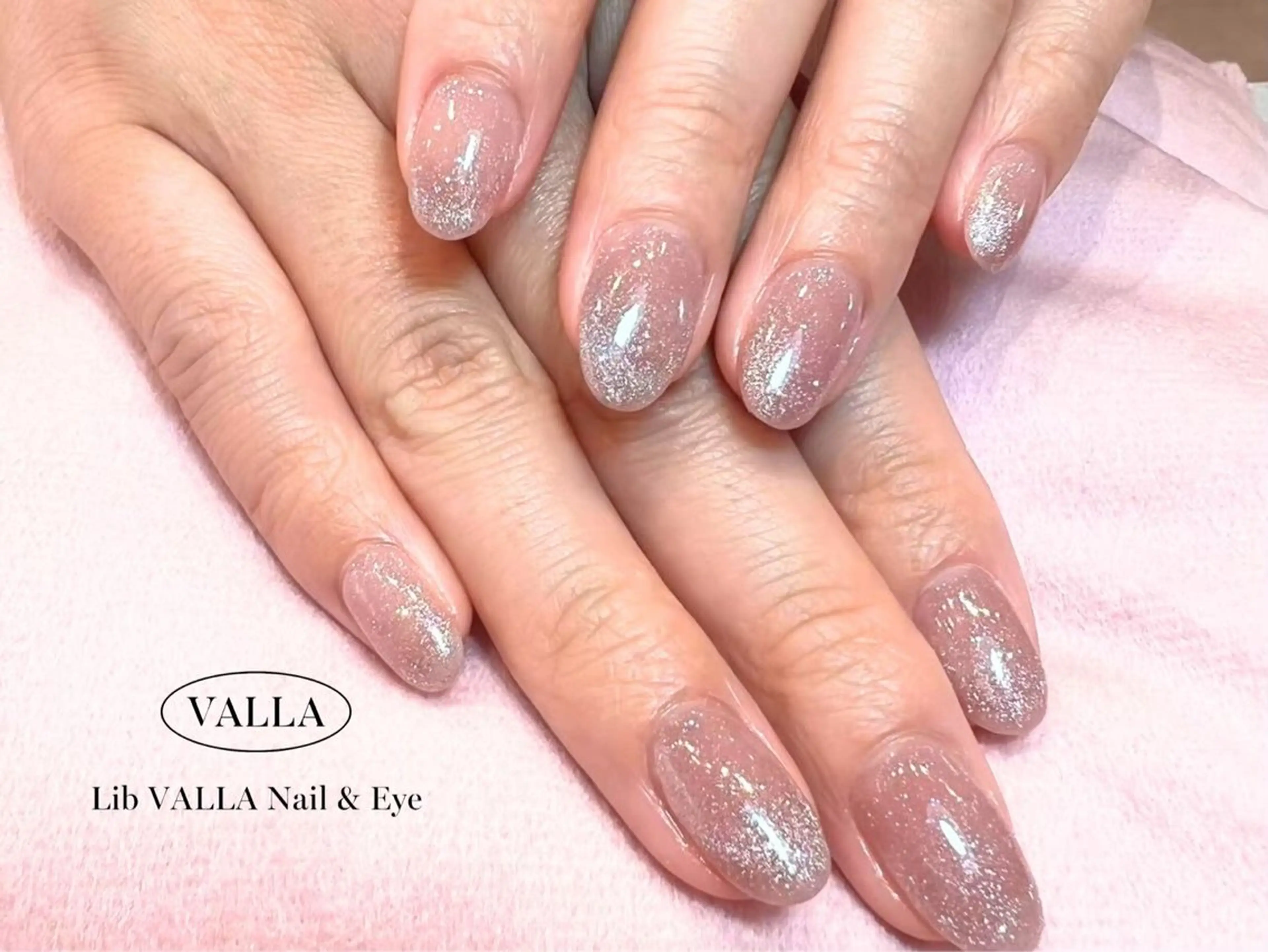 ネイル マグネットネイル LIB VALLA Yuri🍭🖤のネイルデザイン