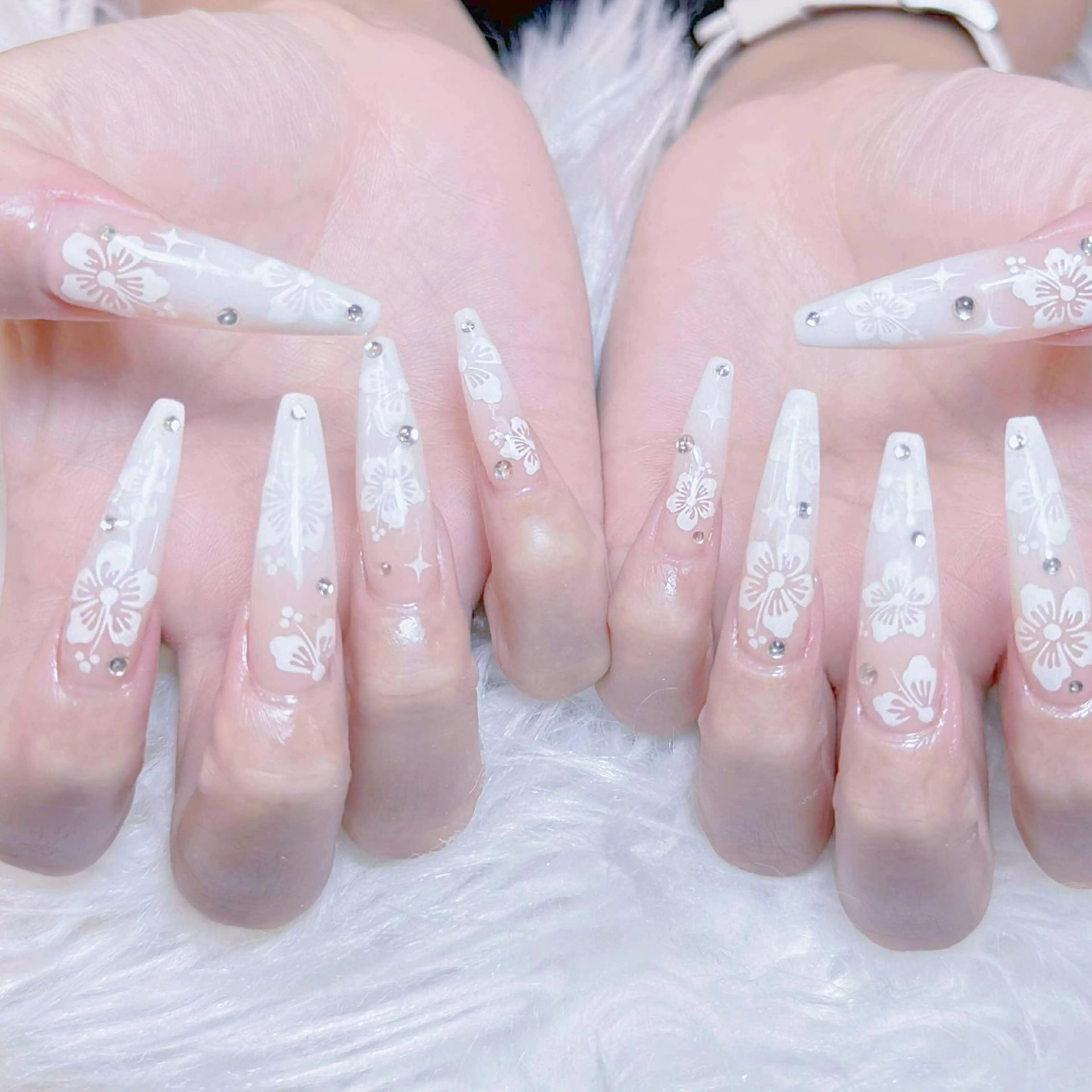 ネイル チークネイル 長さ出し フレンチネイル ジェルネイル ガラスフレンチ ハンドネイル anh nail anne🤍のネイルデザイン