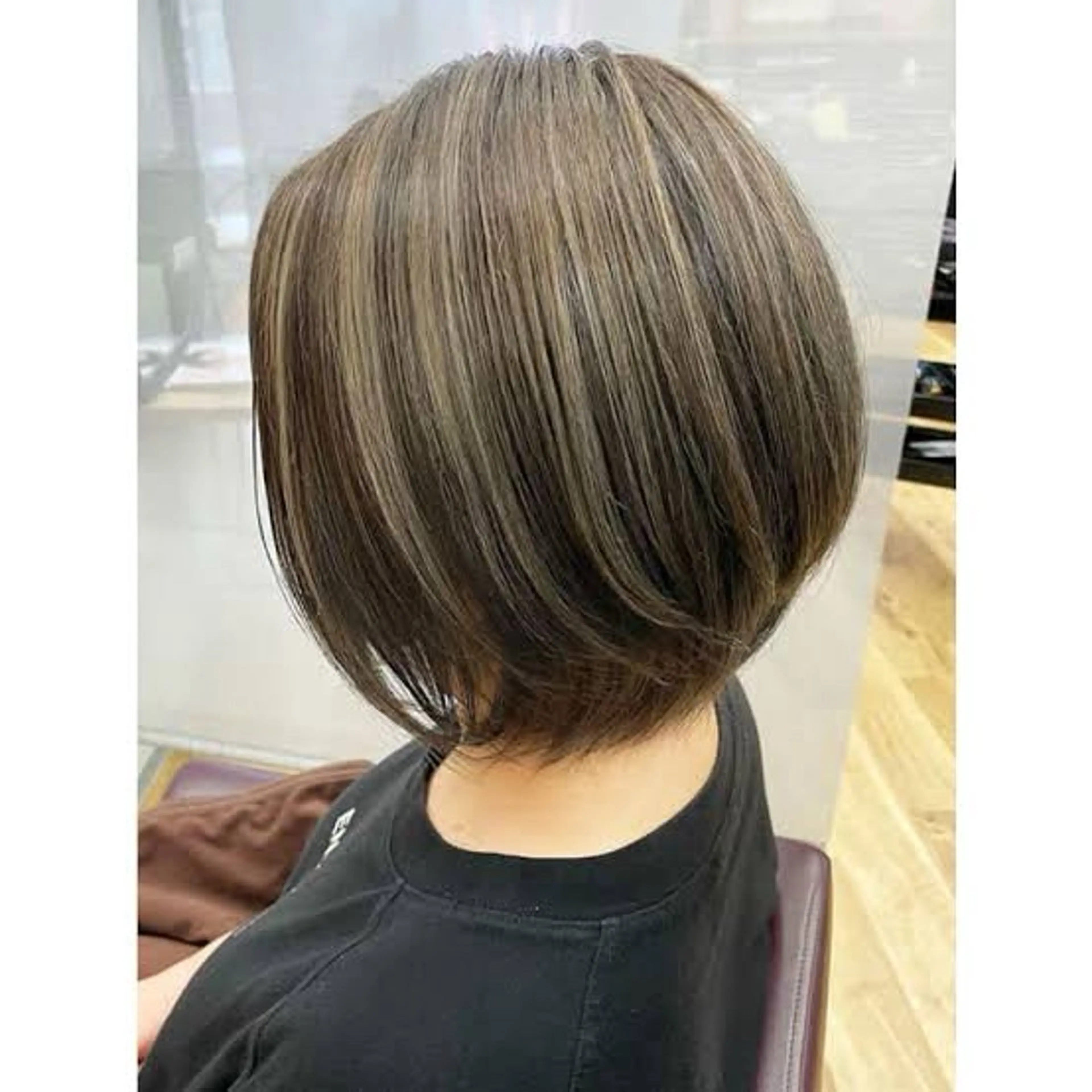 ショート 白髪ぼかしモデル 募集中ヒキマカイトのヘアスタイル