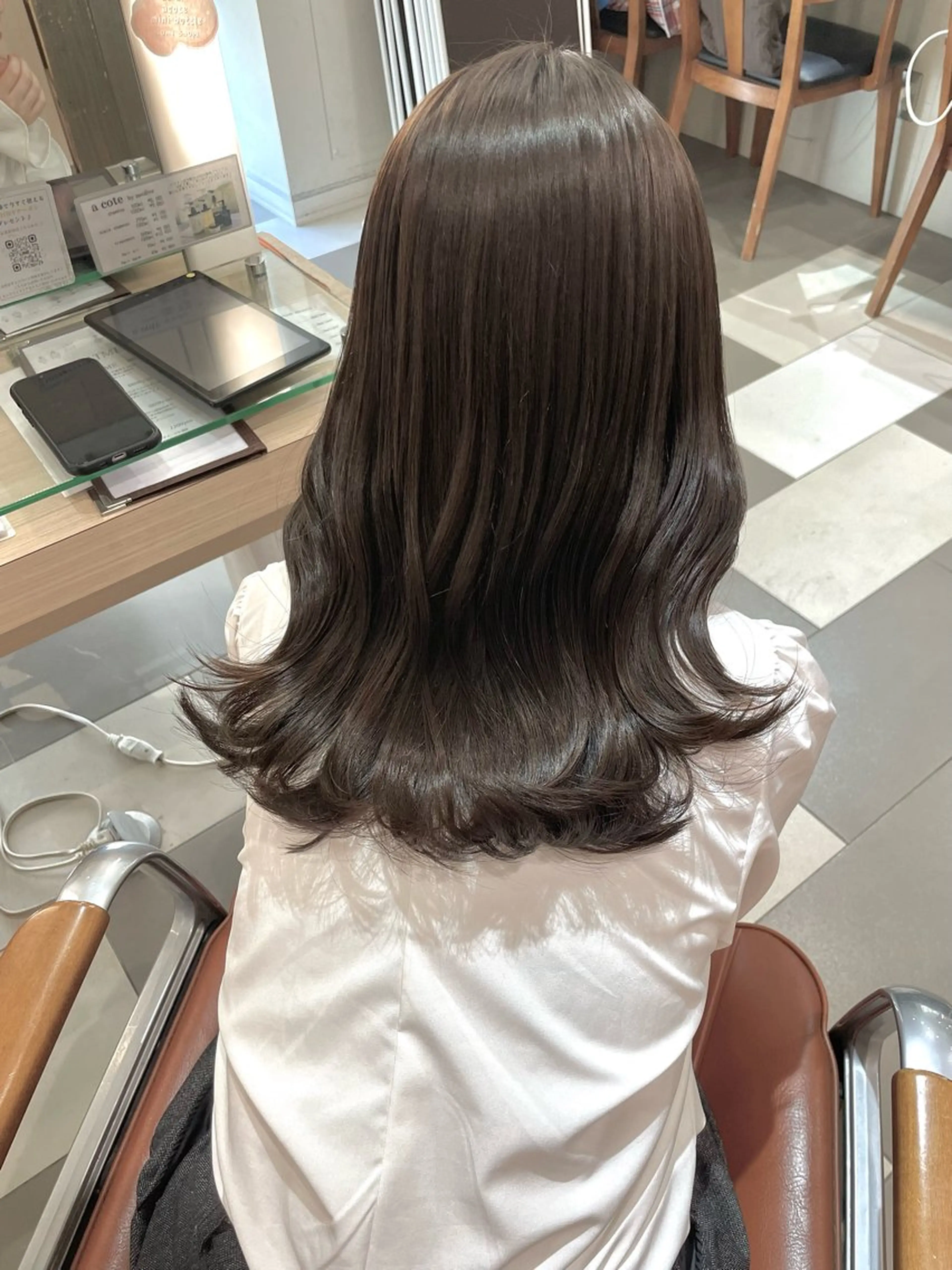 ミディアム カラー ブラウンカラー 透明感カラー オリーブブラウン オレンジ ヘアカラー トリートメント 青沼夏未/オリーブ/ 寒色カラーのヘアスタイル