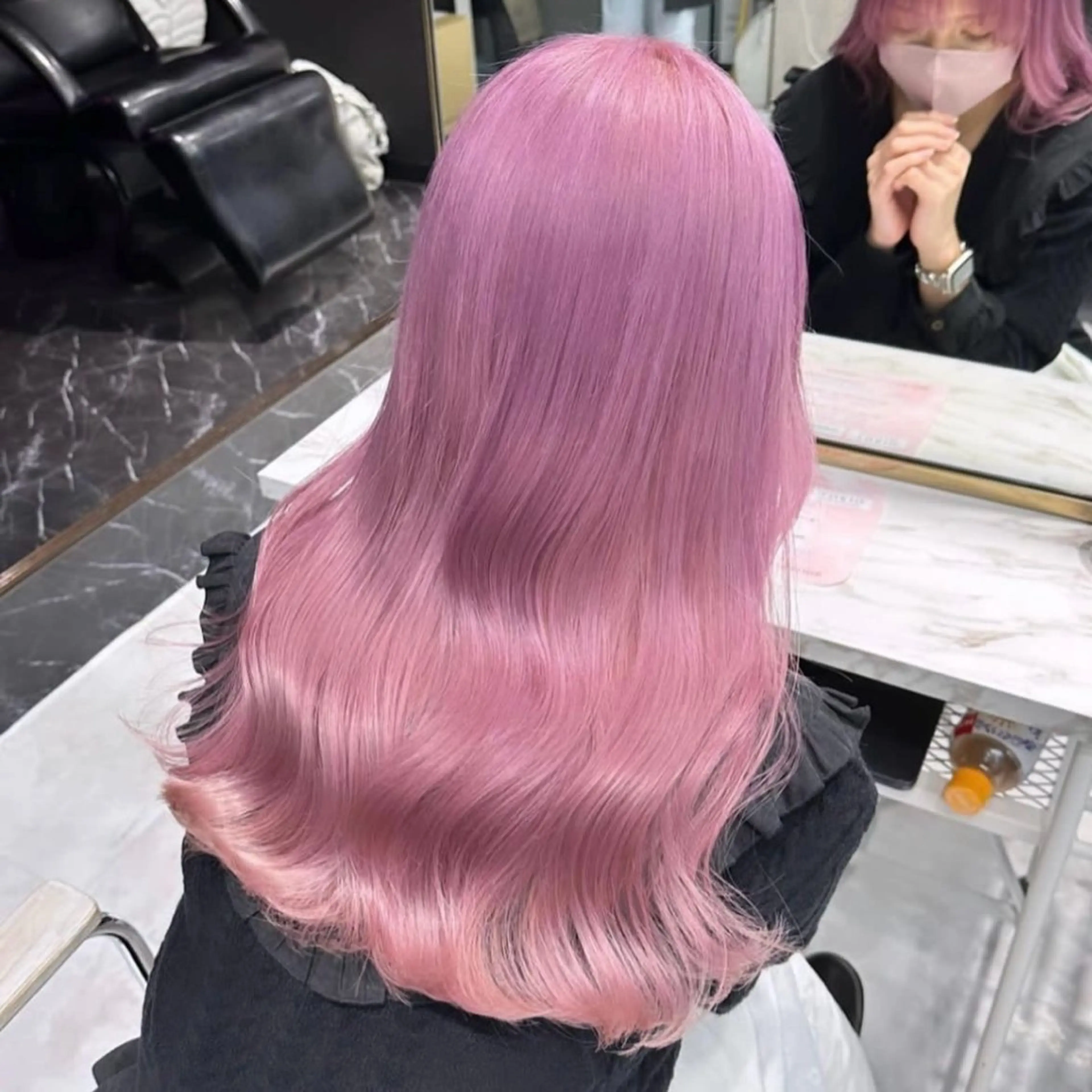 ミディアム カラー ヘアアレンジ ブリーチ ブロンド ダブルカラー ハイトーンカラー ピンクカラー ヘアカラー トリートメント 🌟🍒ハイトーン 韓国ヘア/ユウミのヘアスタイル