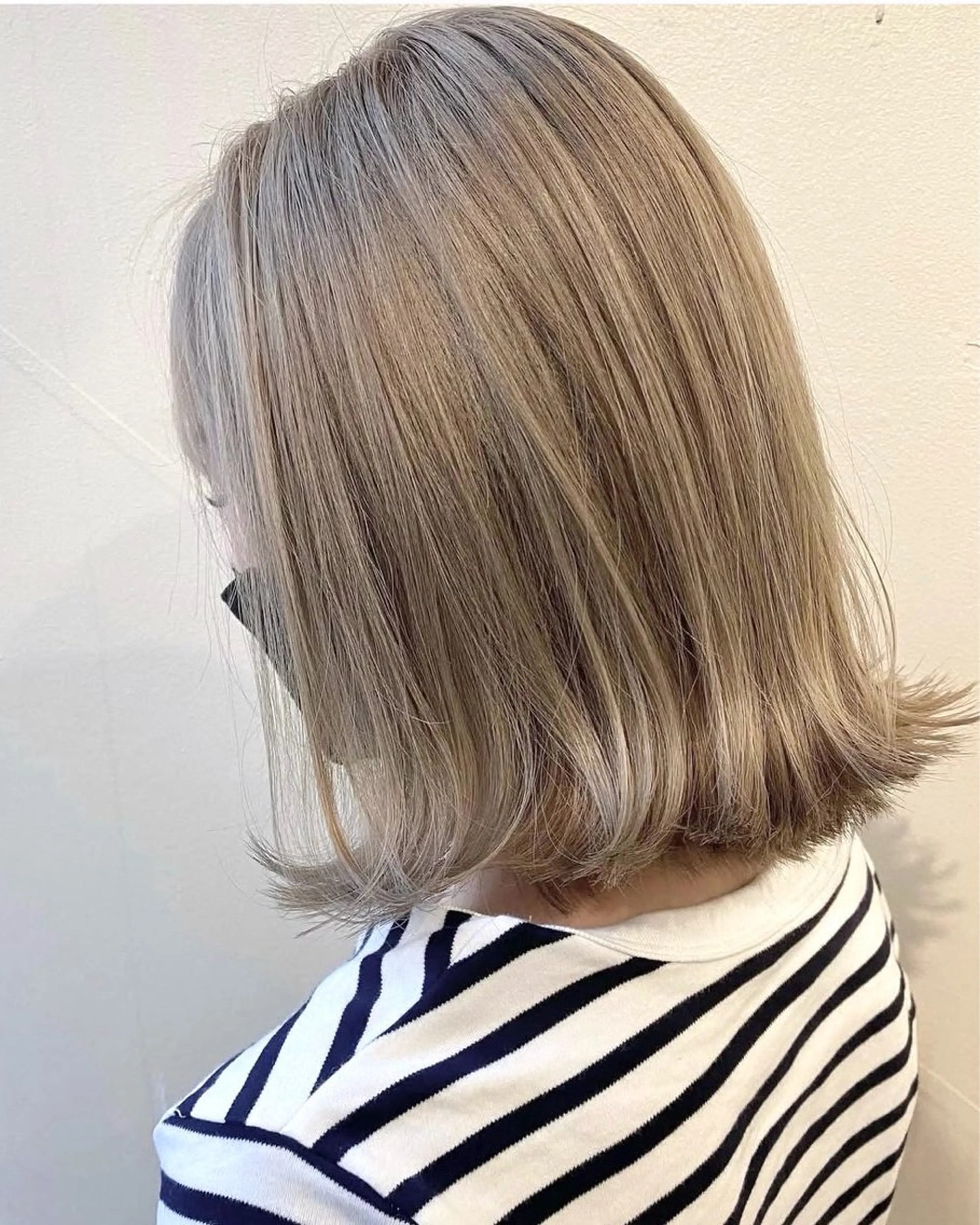 ミディアム アッシュ ハイトーンカラー/ YUTAのヘアスタイル