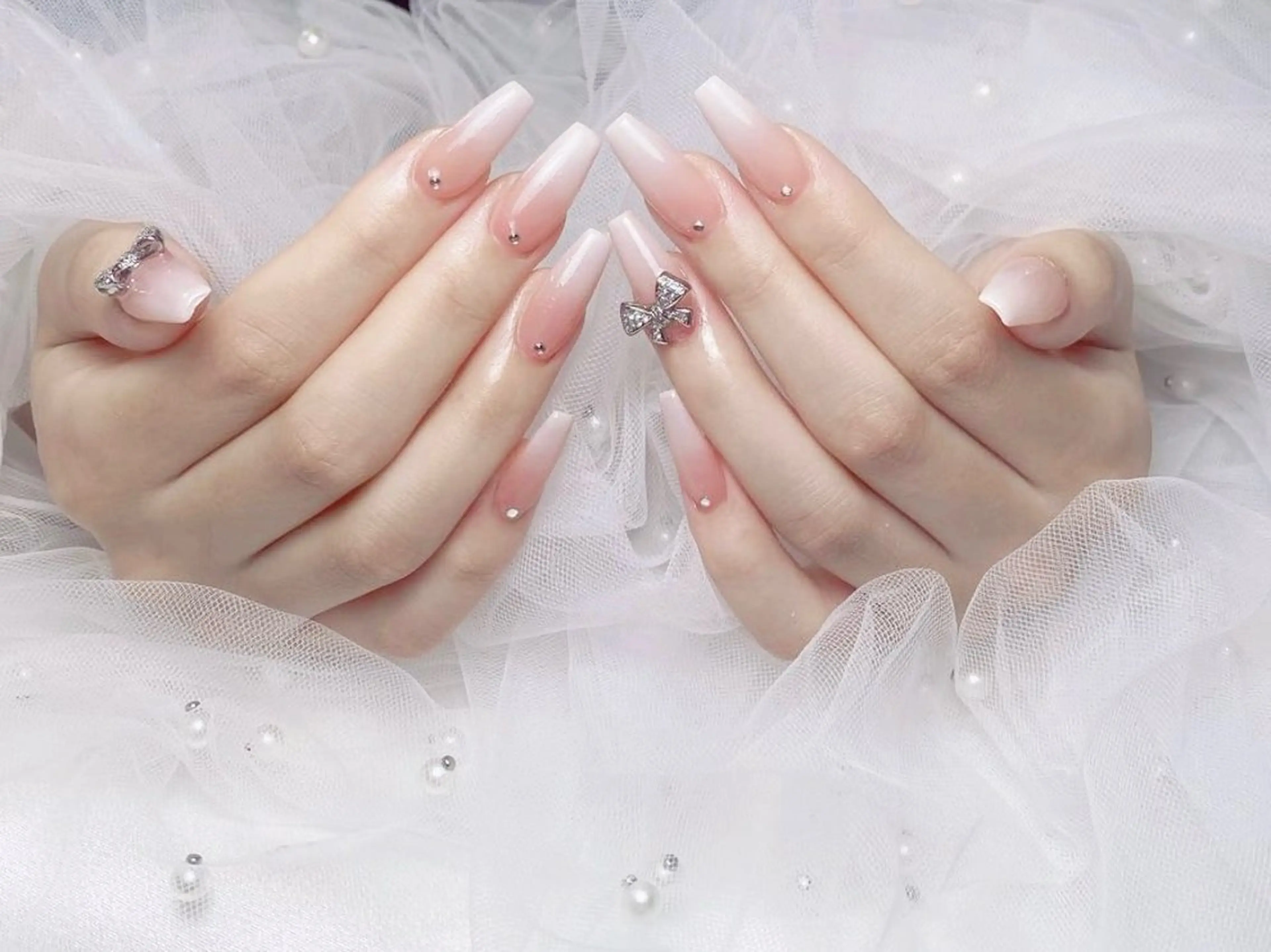 ネイル フレンチネイル ジェルネイル ハート 韓国ネイル マグネットネイル ハンドネイル ネイルサロン lotusのネイルデザイン