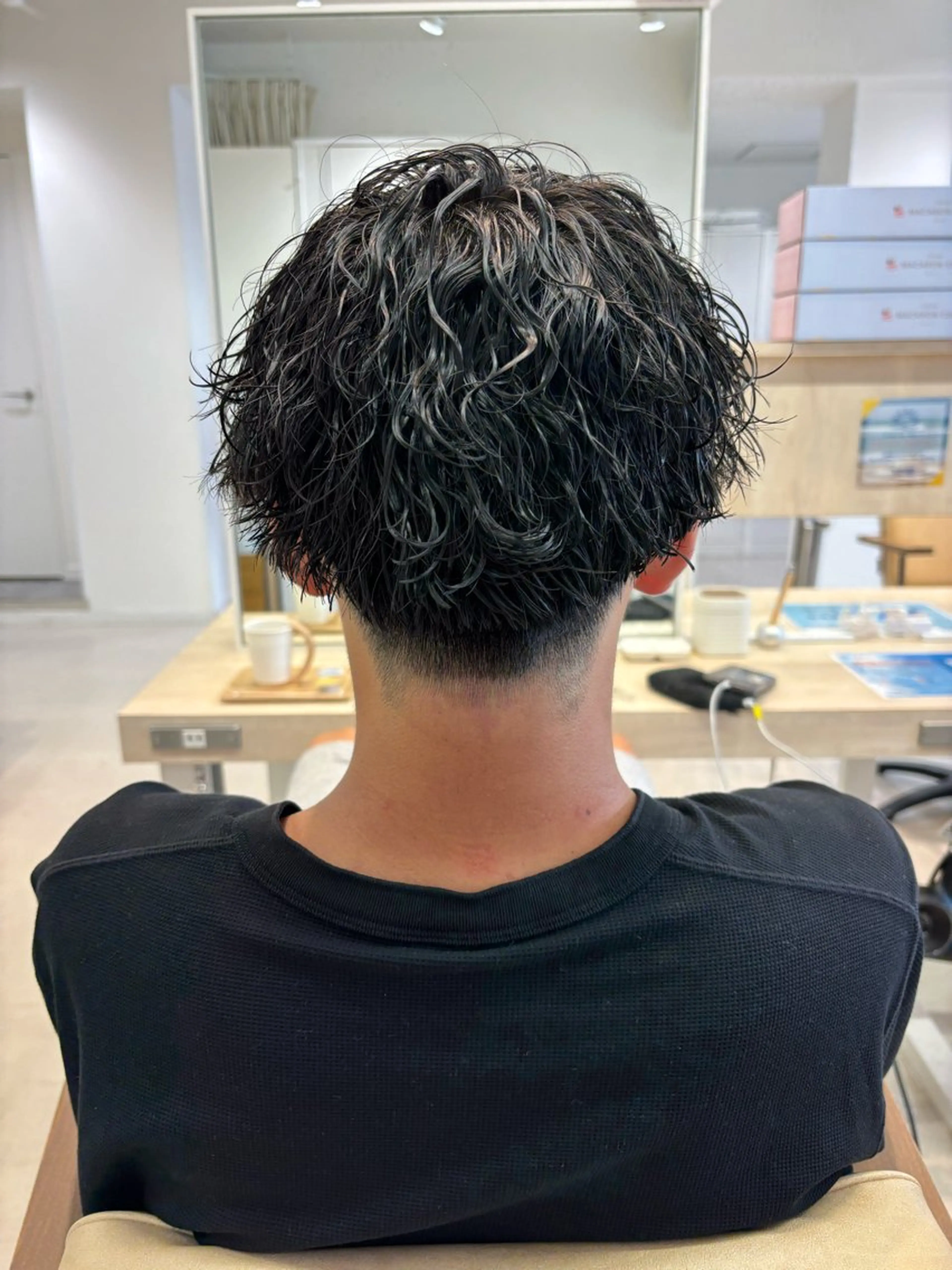 パーマ メンズ ビジネス メンズパーマ スペインカール 波巻きパーマ ニュアンスパーマ カット パーマ ニュアンスパーマ/ フェザー/マッシュのヘアスタイル