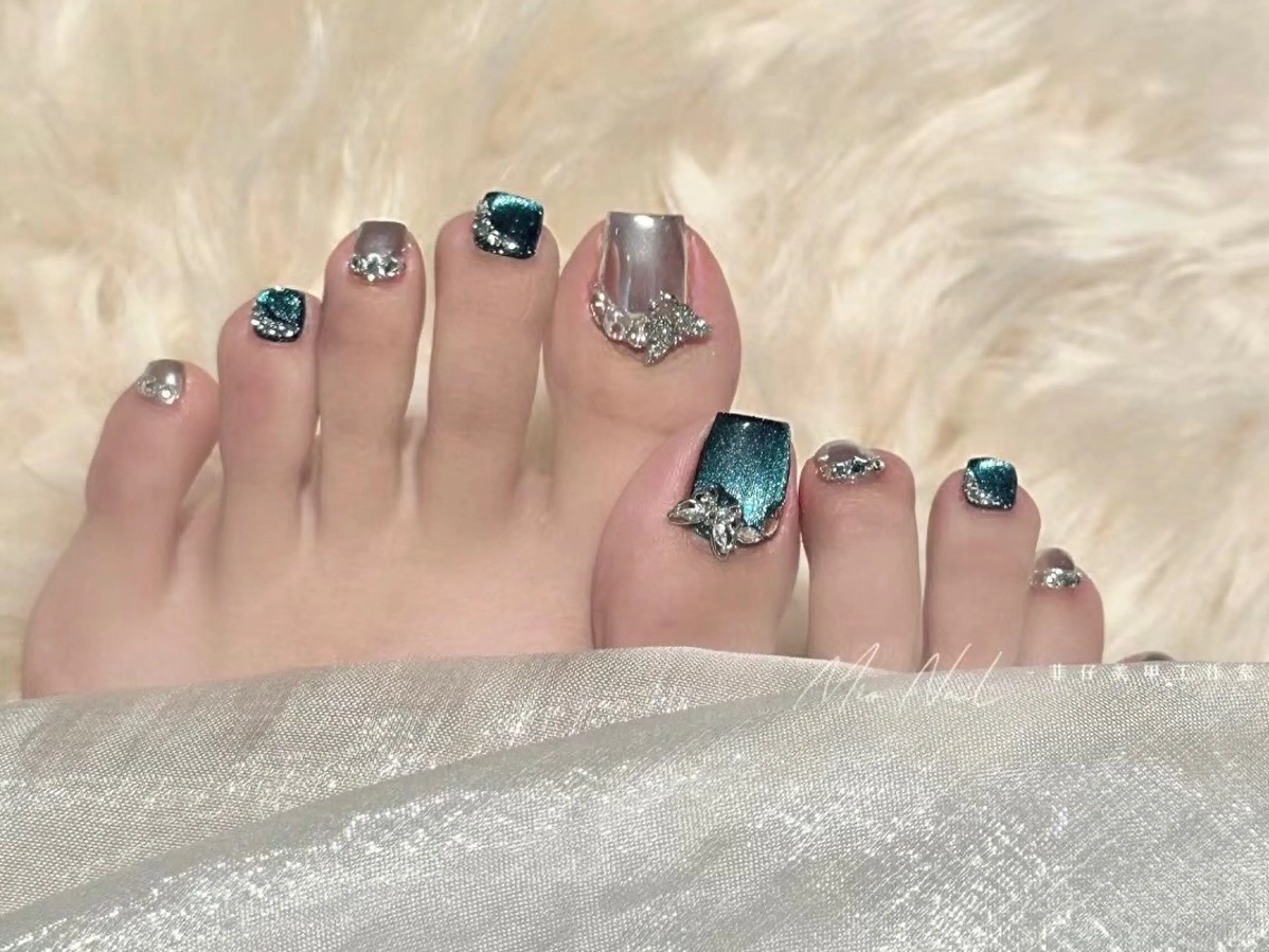 ネイル オーロラネイル チークネイル 長さ出し フットネイル フレンチネイル フットネイル lily nailのネイルデザイン