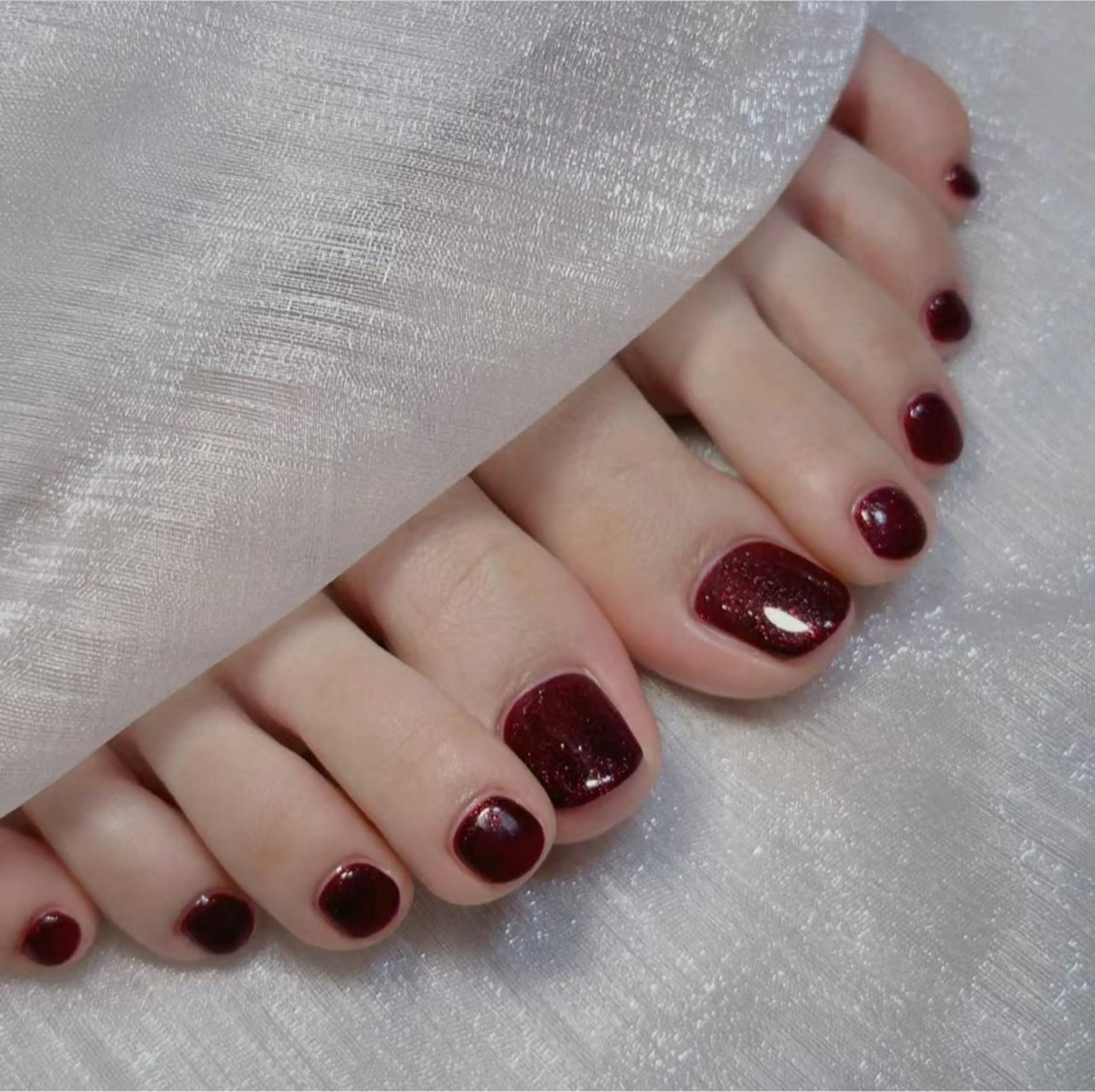 ネイル オーロラネイル 長さ出し フットネイル 韓国ネイル ラメ(グリッター) フットネイル THUMBS UP NAILのネイルデザイン