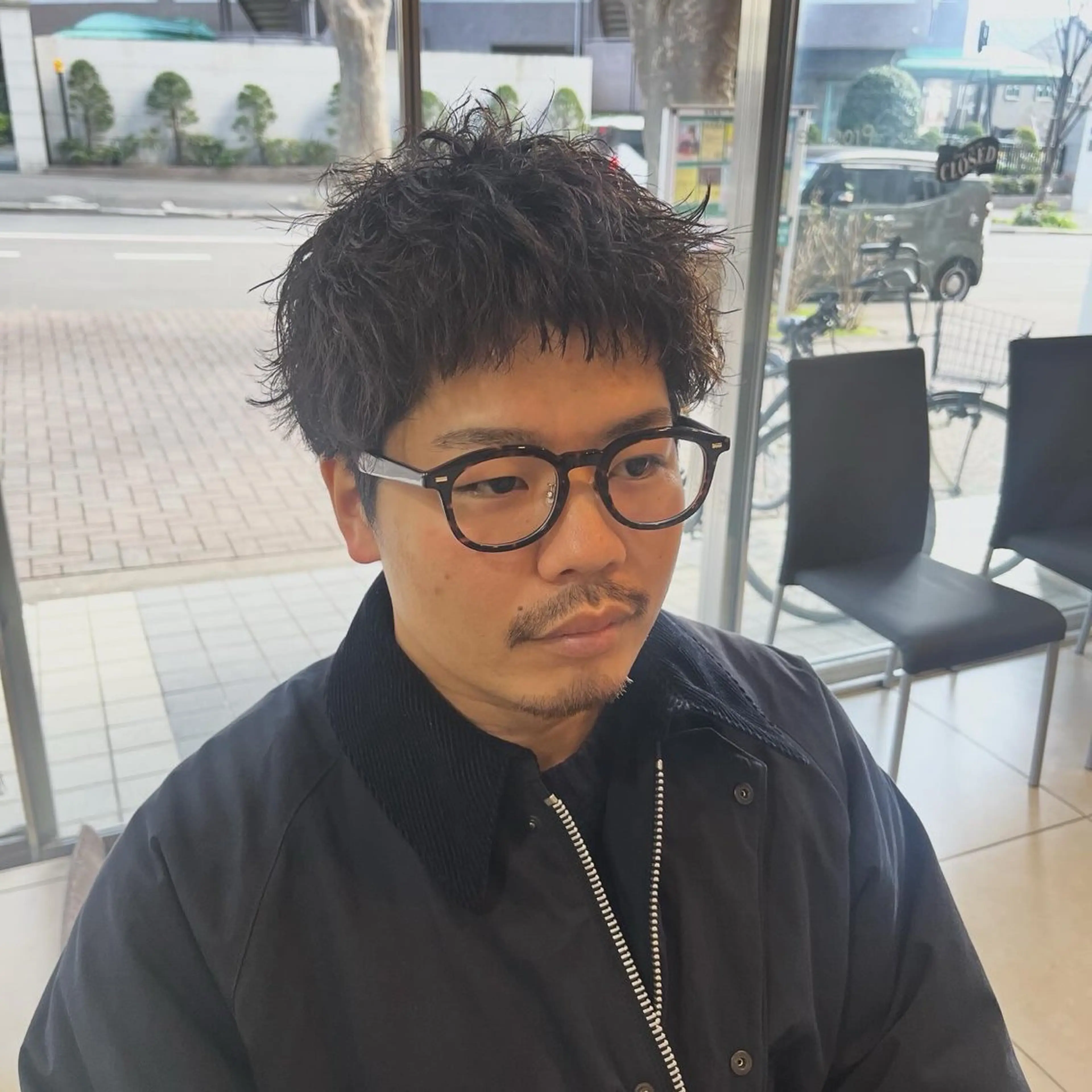 ショート パーマ メンズ メンズパーマ スパイキーショート ツイストスパイラルパーマ ショートヘア スパイラルパーマ カット パーマ 韓国メンズヘア/ 毛流れヘア　須田龍世のヘアスタイル