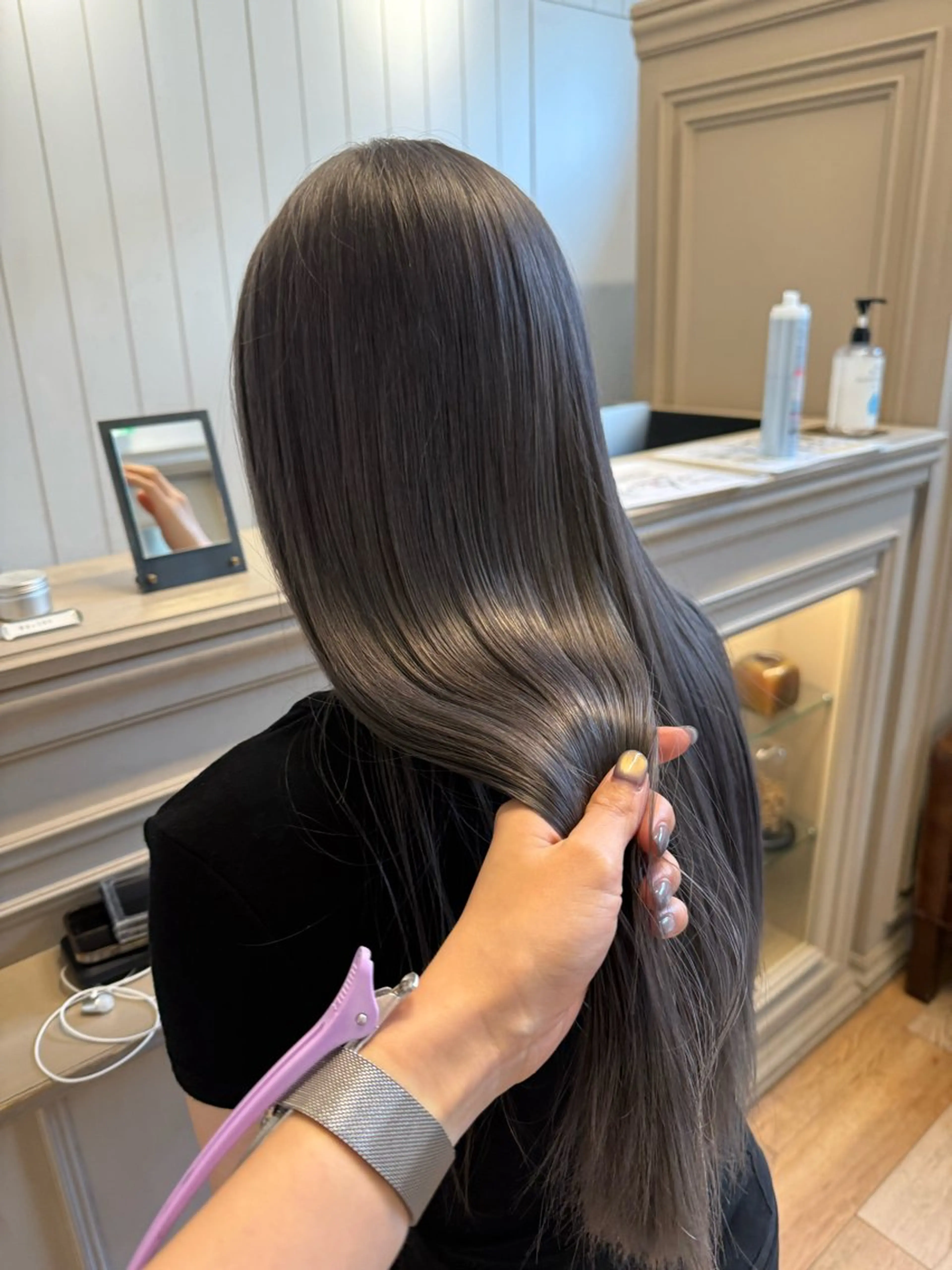 ロング カラー ミルクティー× グレージュMOMOのヘアスタイル