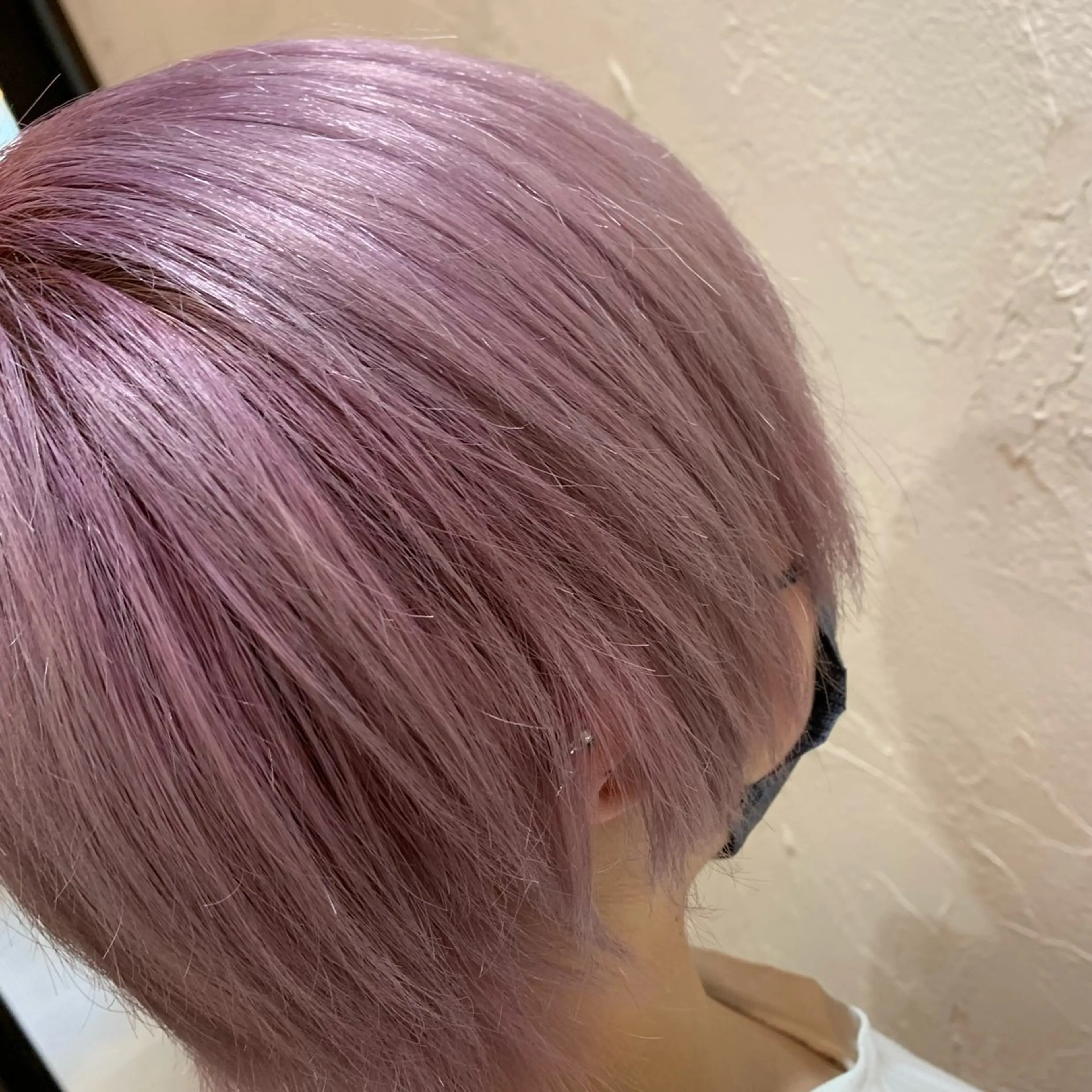 カラー ブリーチ ピンクカラー ピンクパープル 礒谷 夏帆のヘアスタイル