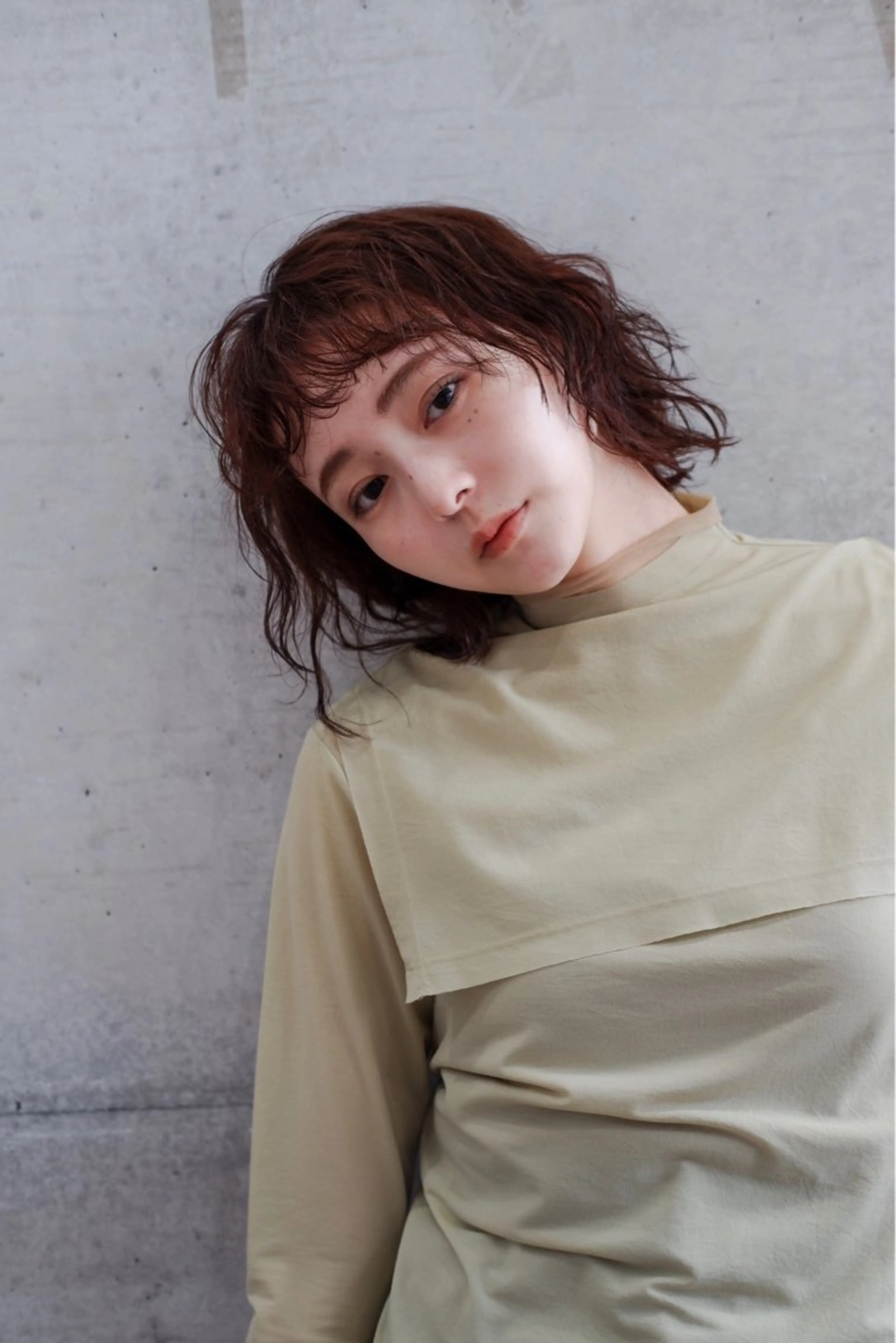 ミディアム カラー パーマ ミディアムパーマ オレンジ ボブ オン眉 大石 沙季のヘアスタイル