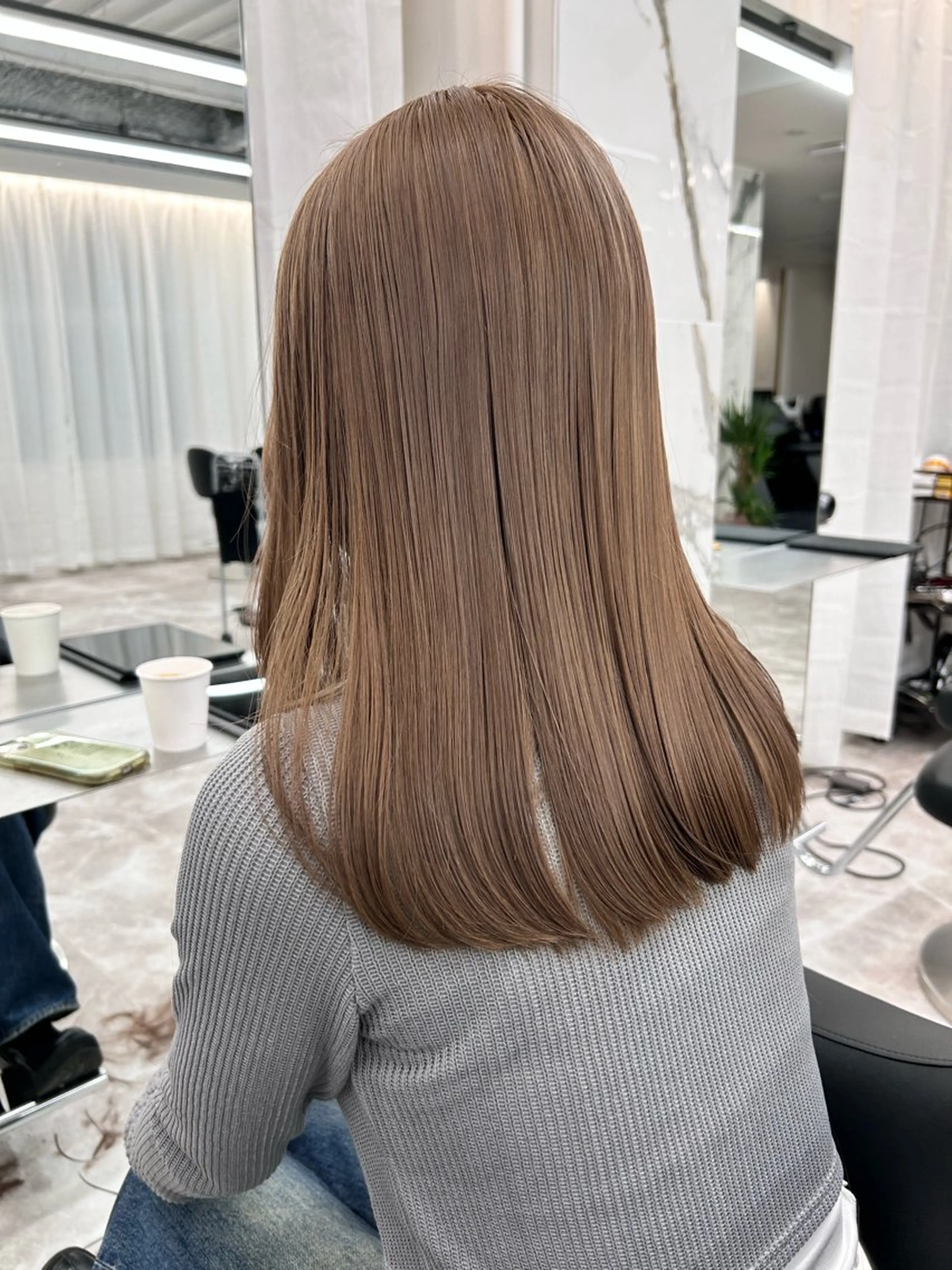 カラー ベージュカラー ブリーチ ブリーチなしカラー みひろ mi_sr0221のヘアスタイル