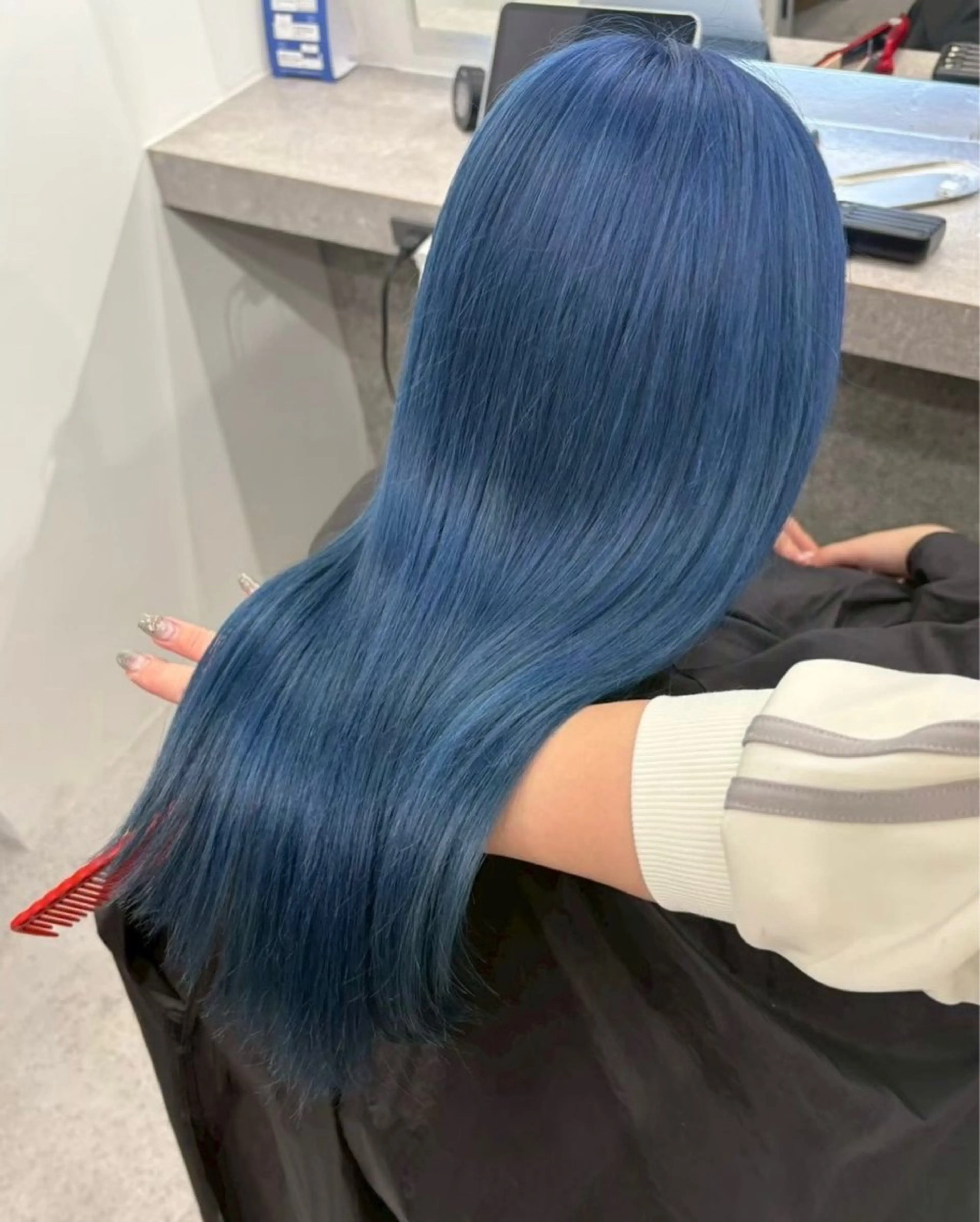 ロング カラー ブルーカラー ネイビーカラー ヘアカラー ハイトーン🪼派手髪 mahoのヘアスタイル