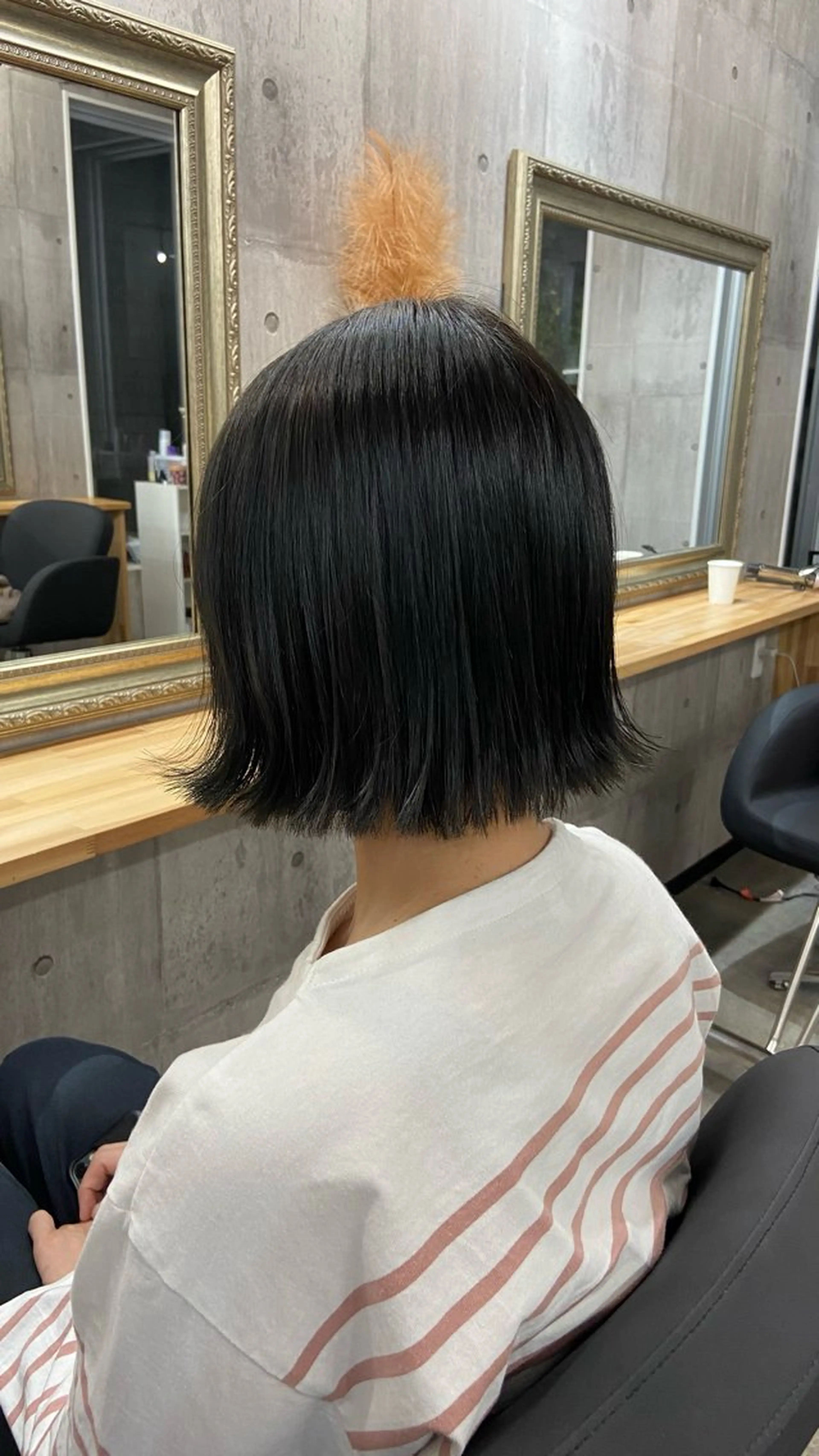 ショート カラー ネイビーカラー ボブ 外ハネヘア カット ヘアカラー トリートメント Sunny side 大名 RIOのヘアスタイル