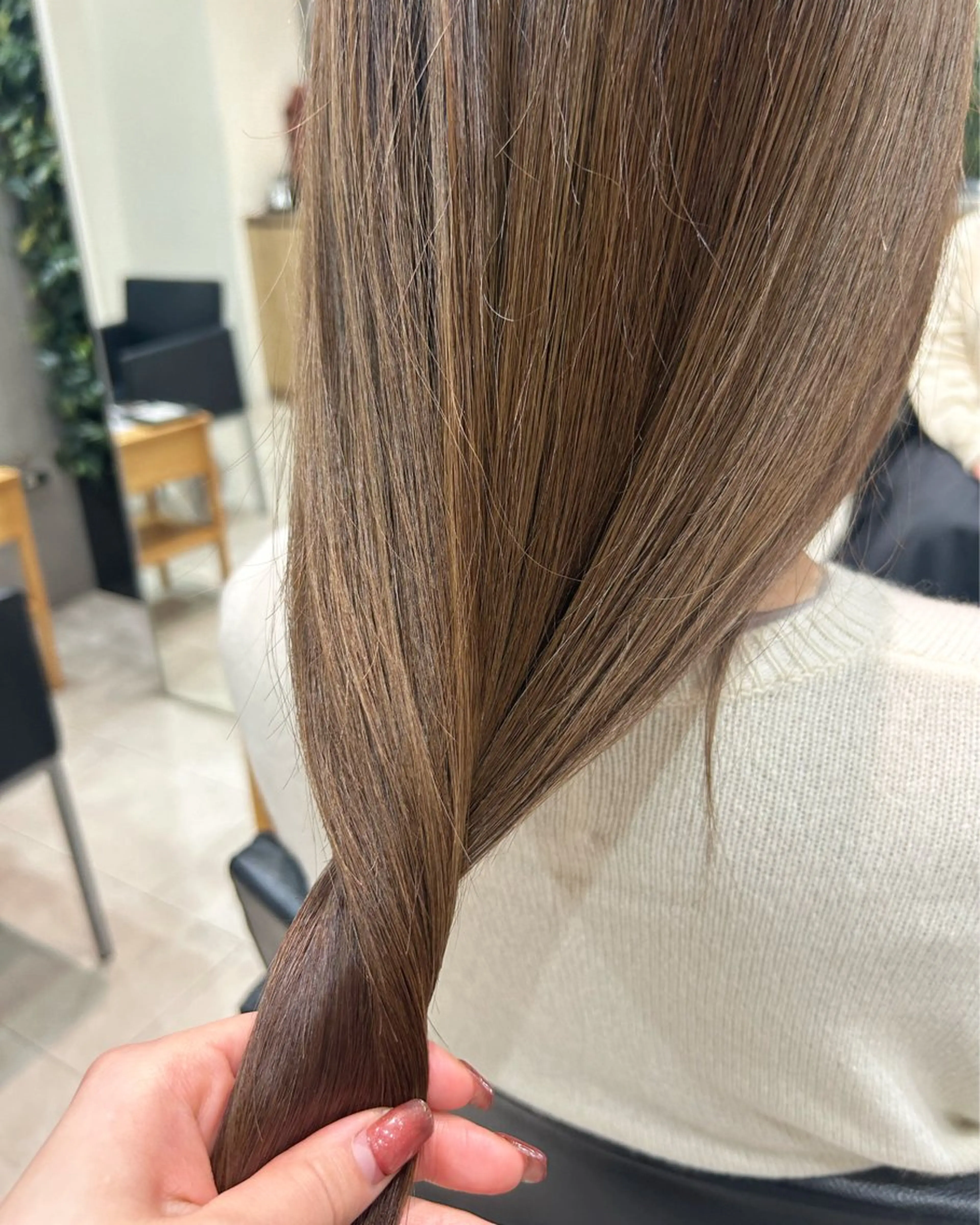 ロング カラー ベージュカラー ブリーチ ミルクティーベージュ ブリーチなしカラー ヘアカラー Lolonois 森ノ宮【 yui 】のヘアスタイル