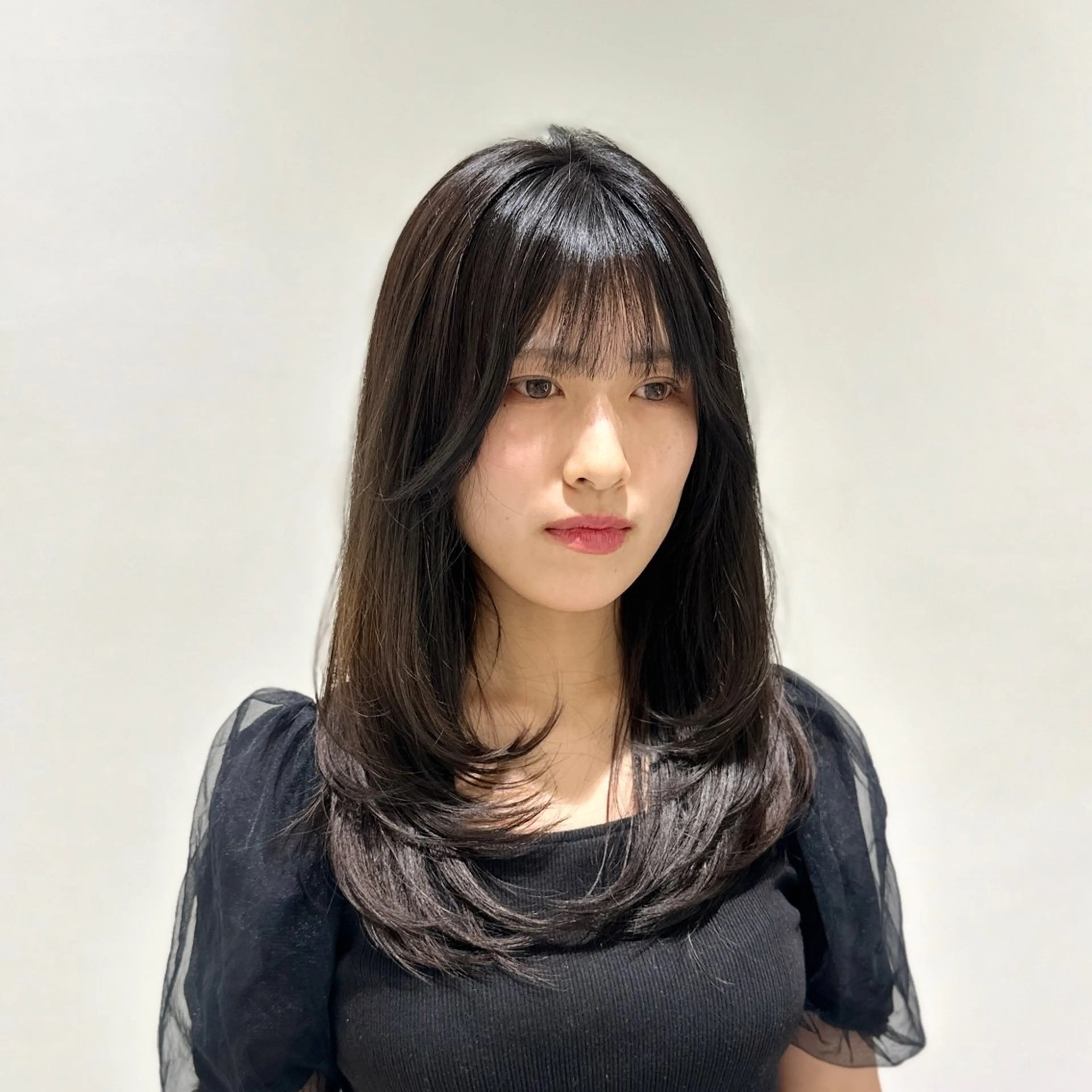 セミロング カラー アッシュ アッシュグレー アッシュグレージュ 透明感カラー グレージュ レイヤー/グレージュ メンズパーマのヘアスタイル