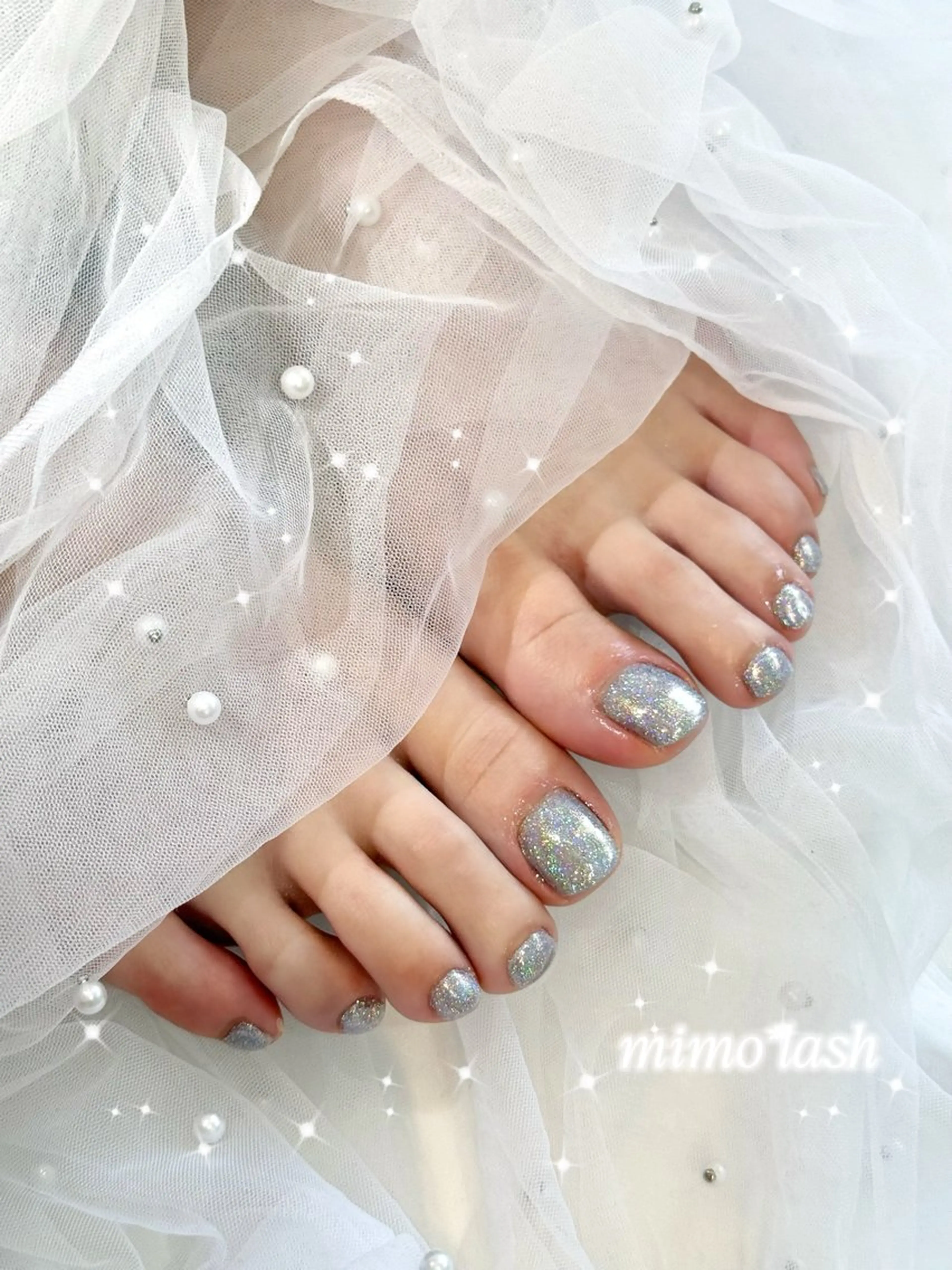 ネイル キラキラネイル ラメ(グリッター) フットネイル mimo*lash 🩰kanatsuのネイルデザイン