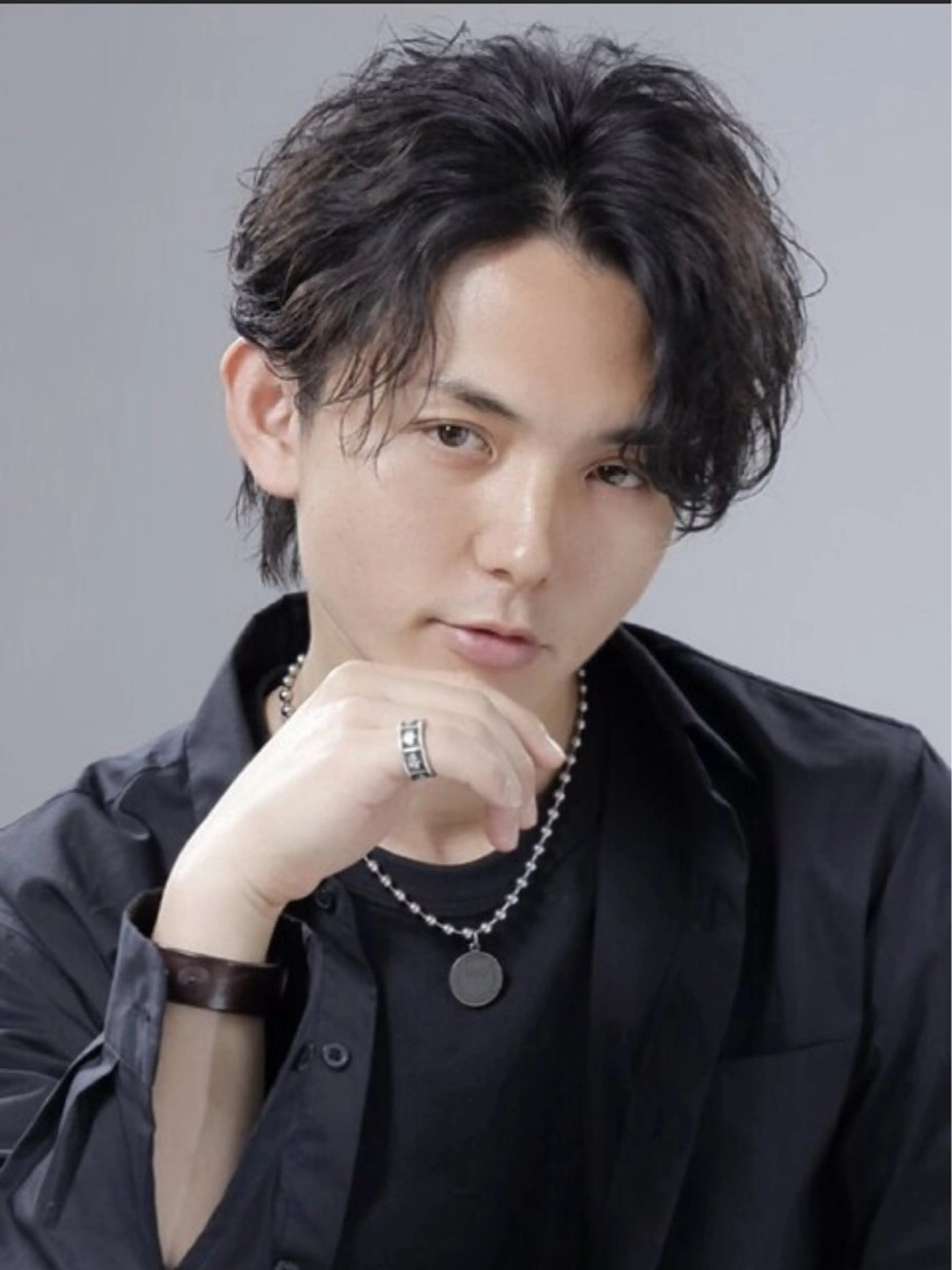 パーマ メンズ センターパート 中落 愛斗のヘアスタイル