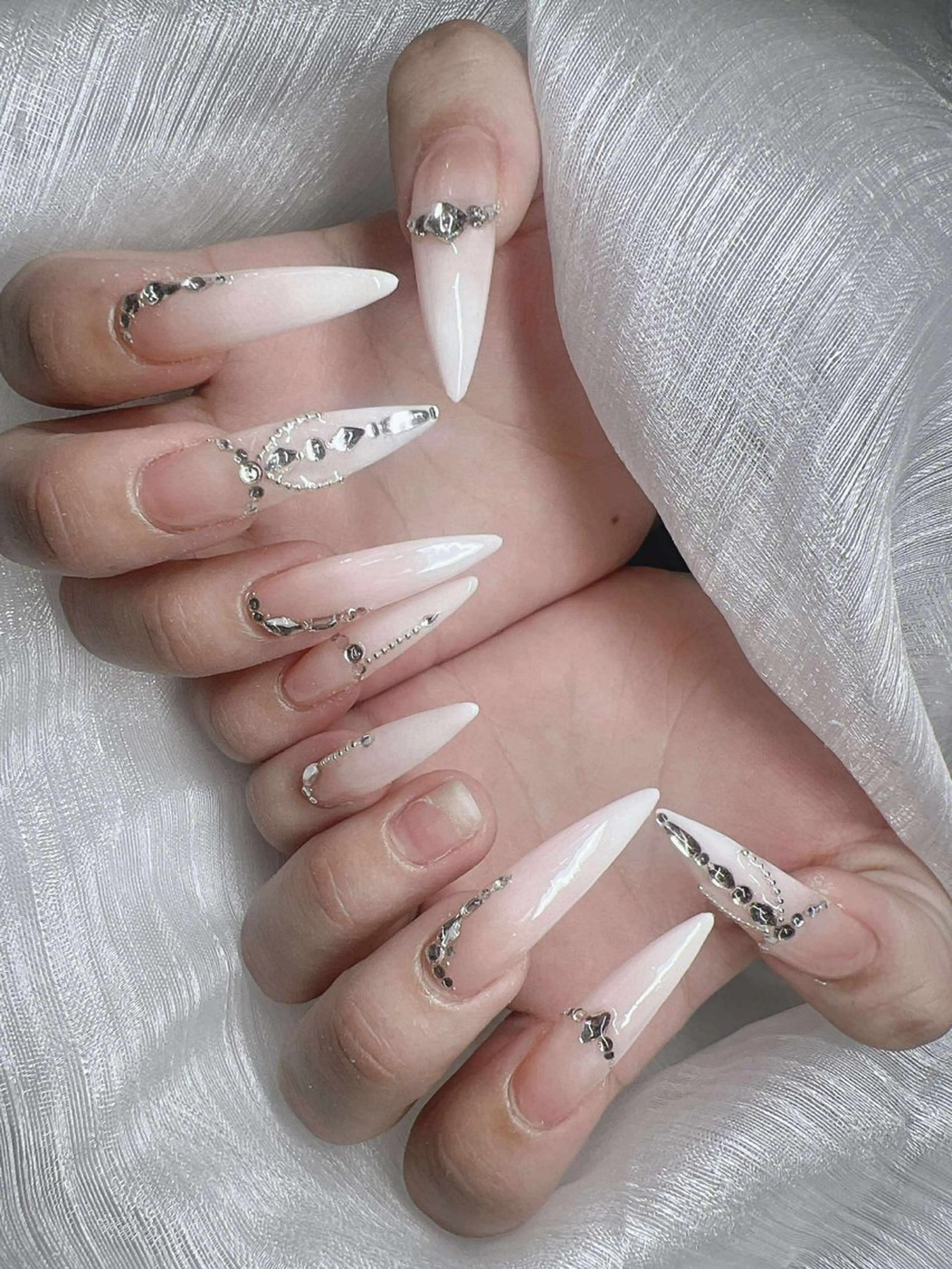 ネイル 長さ出し グラデーション 卒業式 キラキラネイル マグネットネイル ハンドネイル Lee Nailsのネイルデザイン