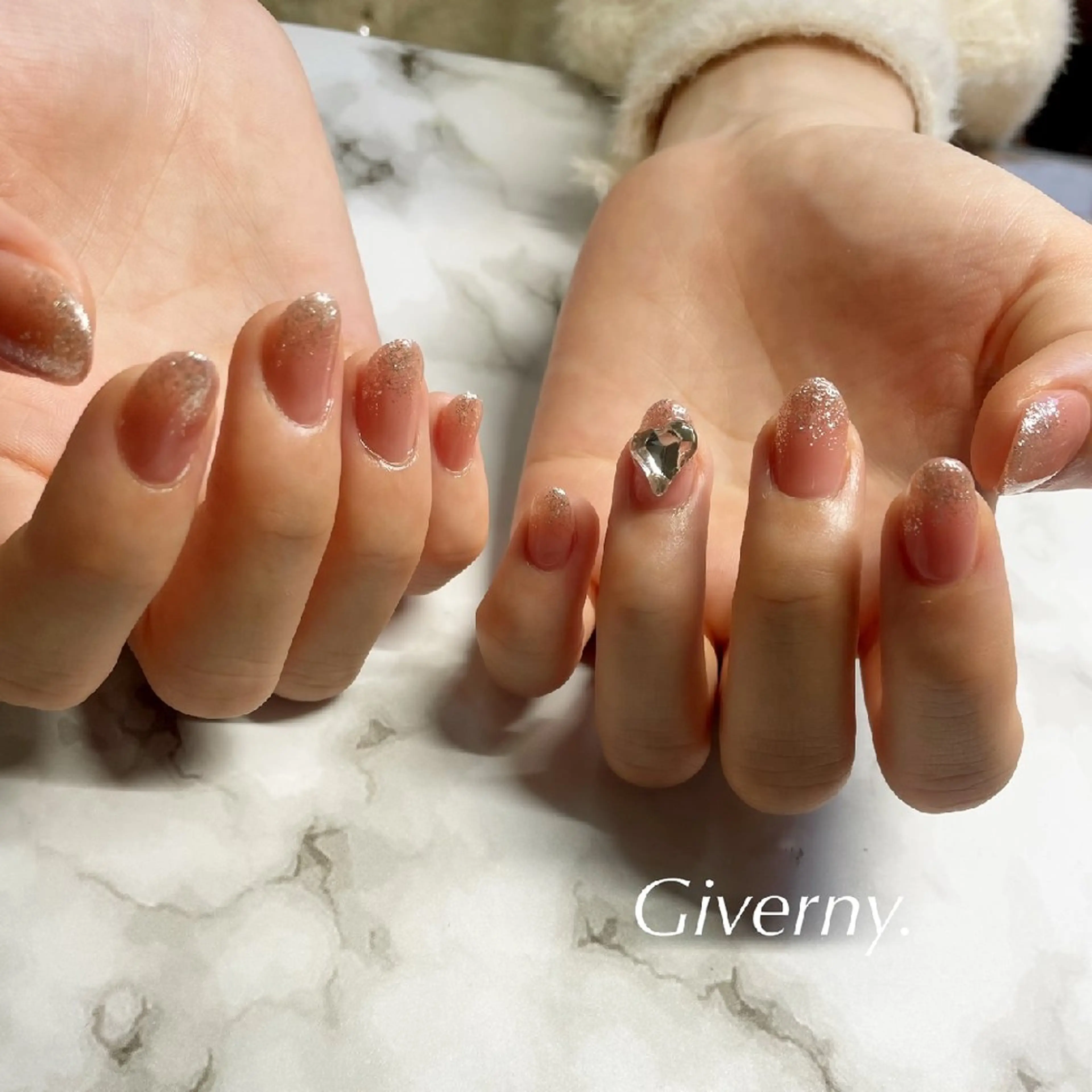 ネイル グラデーション ハート ラメ(グリッター) ラメグラデーション ハンドネイル Giverny .のネイルデザイン