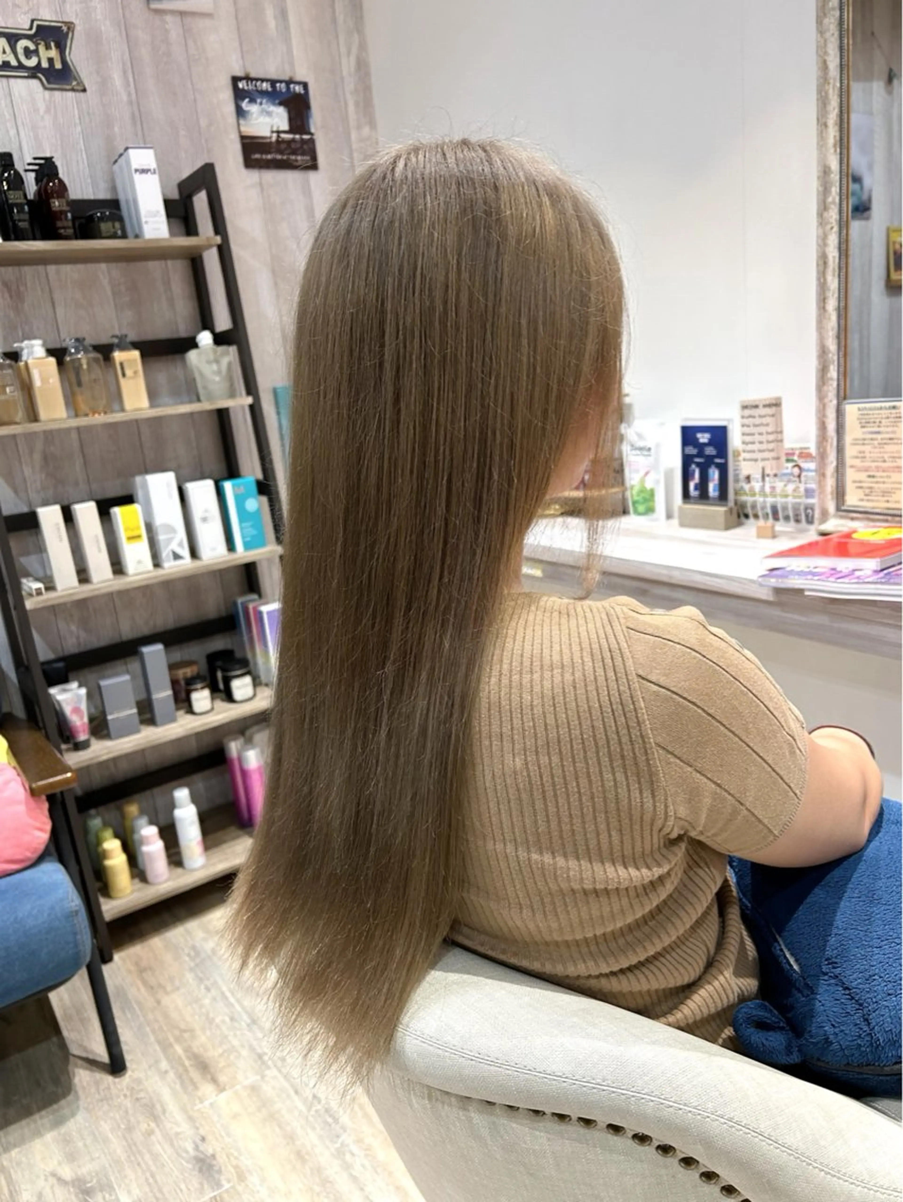 カラー ベージュカラー ブリーチ ミルクティーベージュ 水口 琴絵のヘアスタイル
