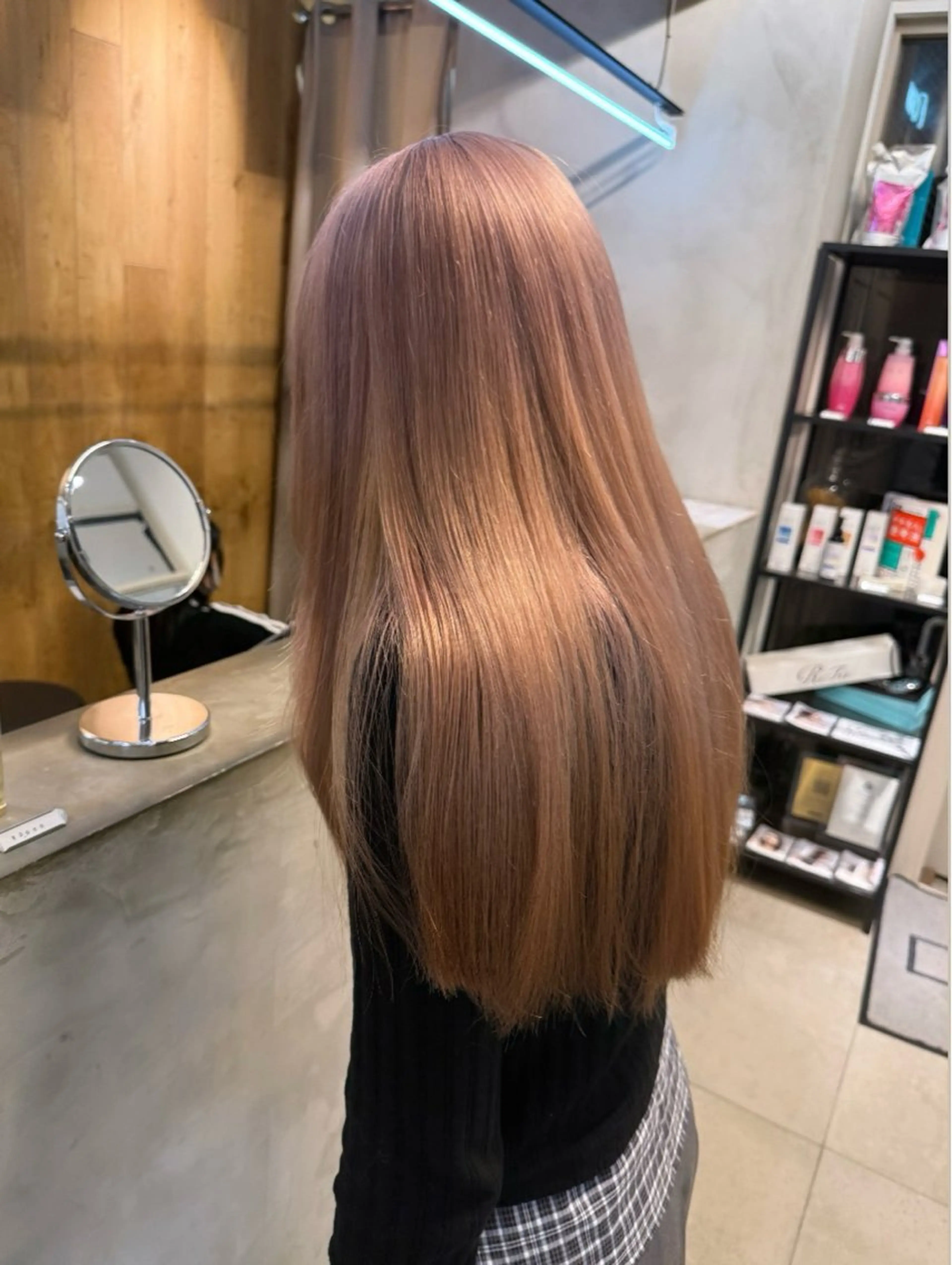 ロング カラー ミルクティー× グレージュMOMOのヘアスタイル