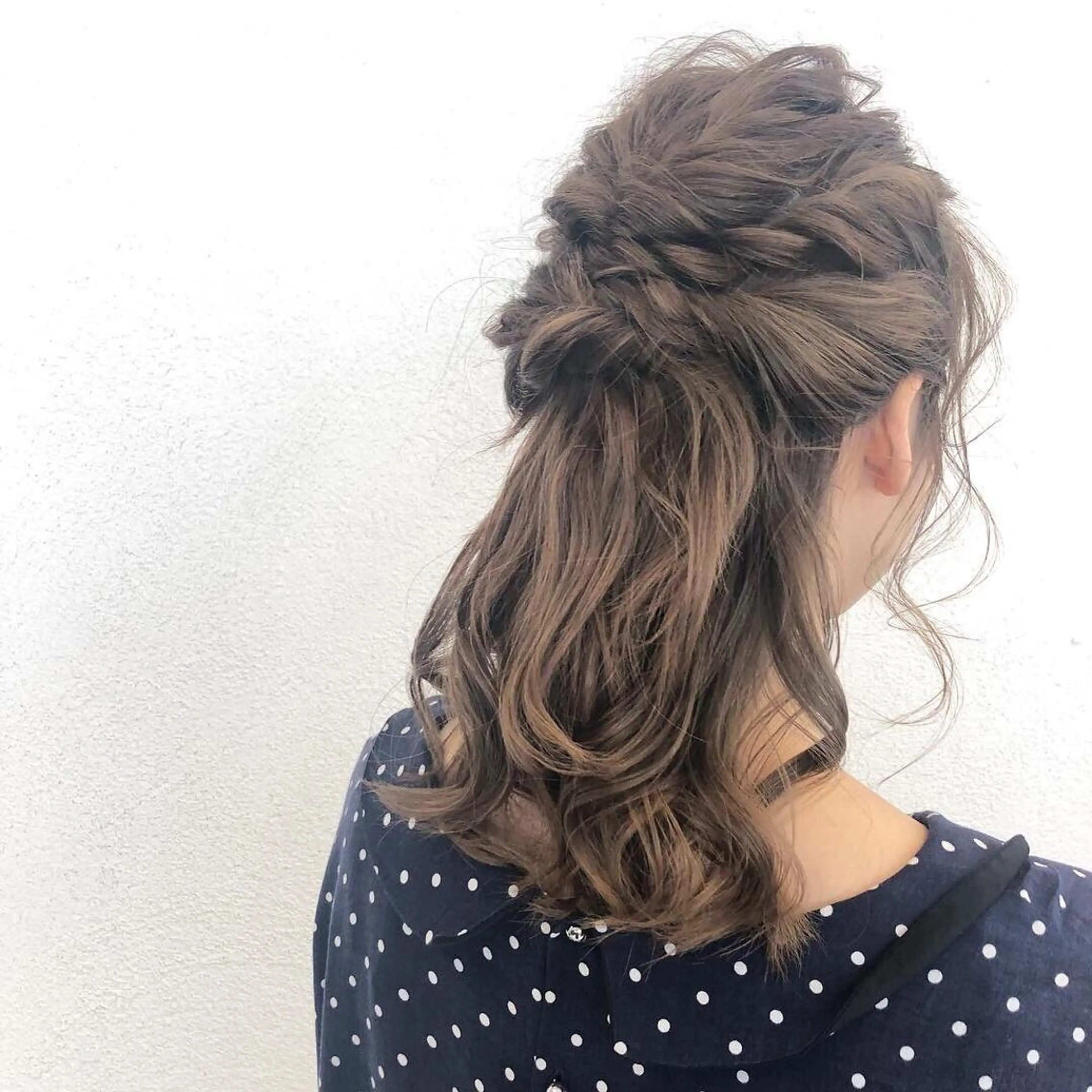 ヘアアレンジ レイヤーカット✖️ 柔らかベージュカラーのヘアスタイル