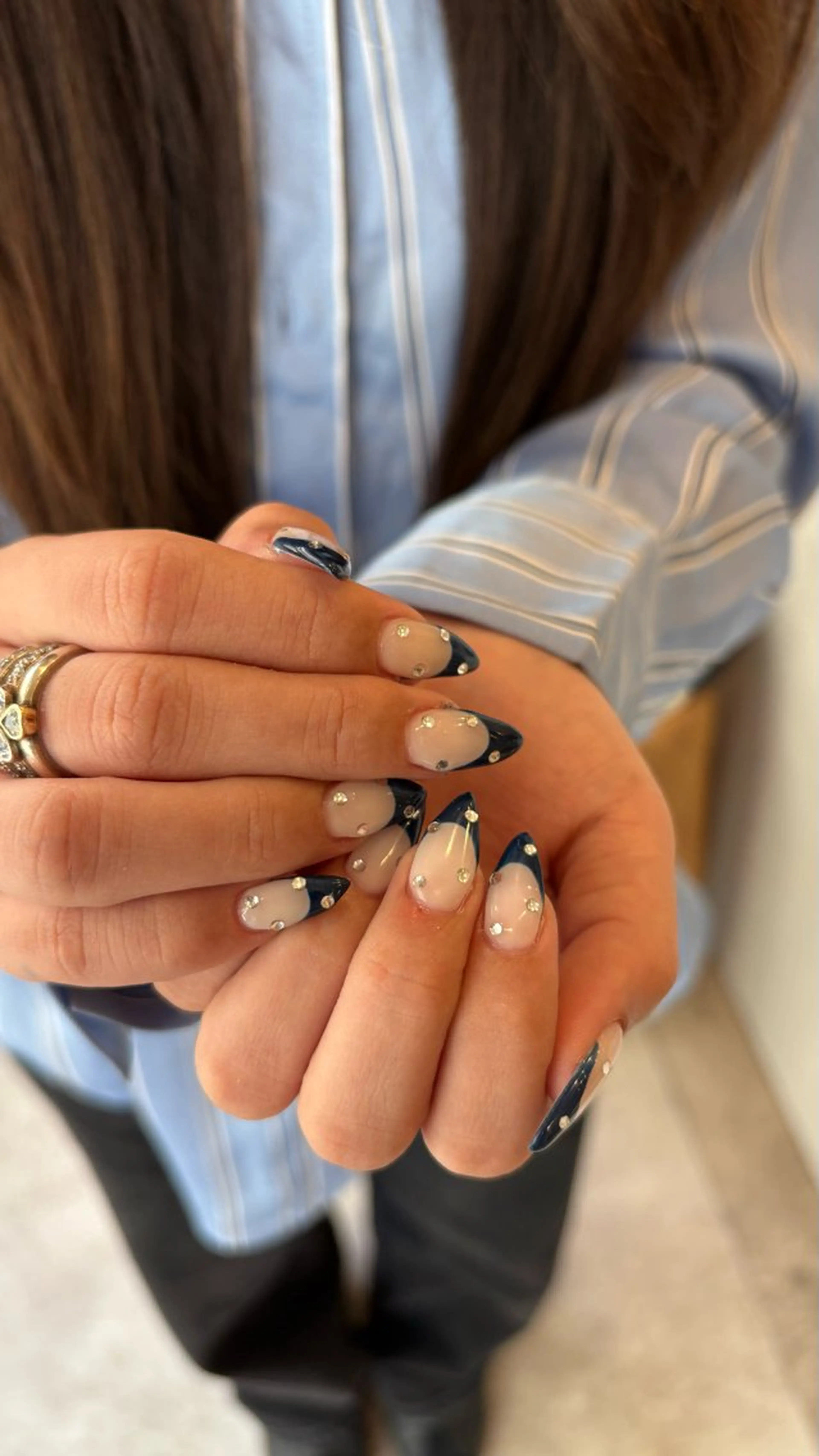 ネイル しおん🎶｜ひと 癖ニュアンス｜個性派のネイルデザイン