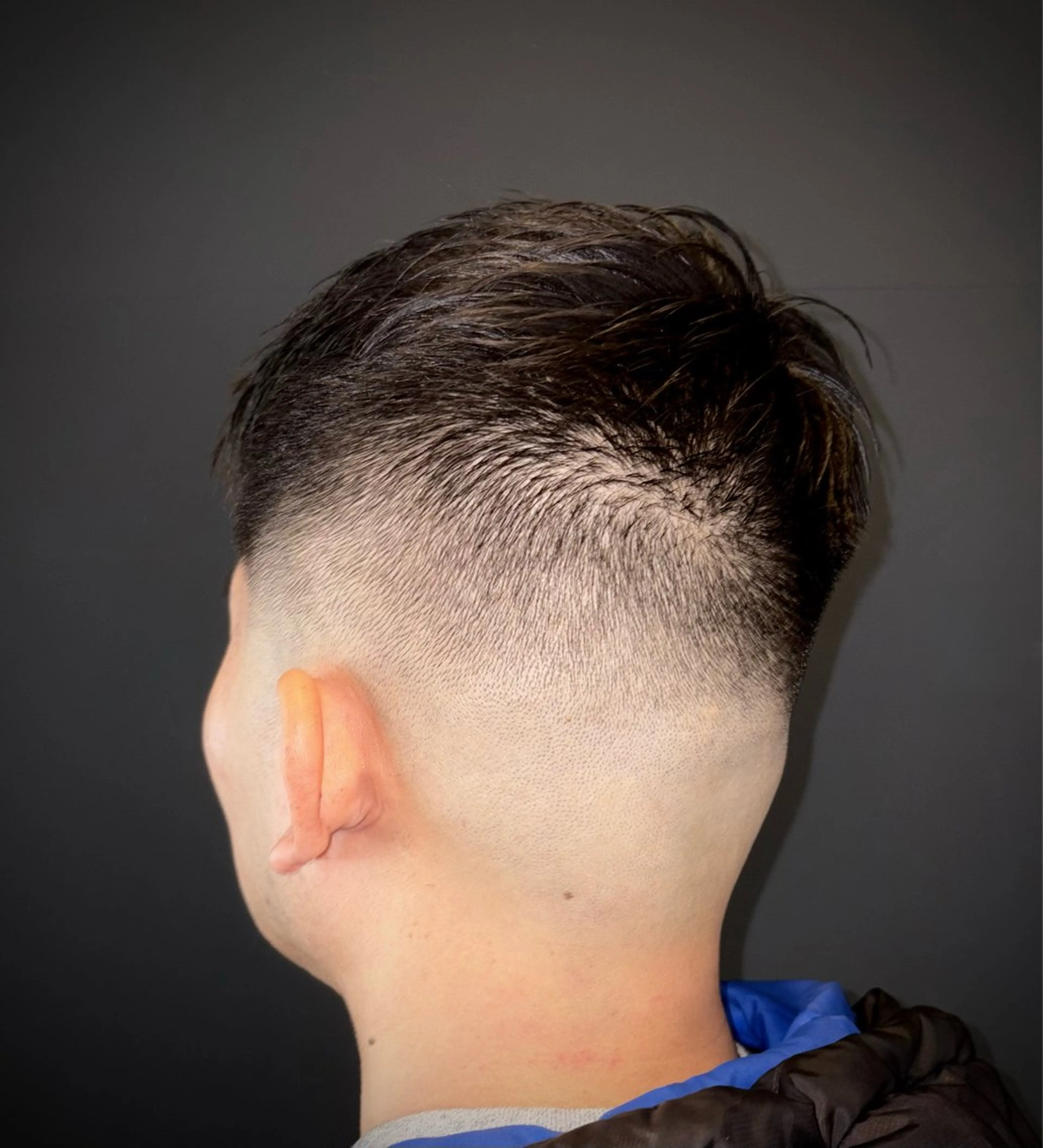 ショート 岡本 佳久のヘアスタイル