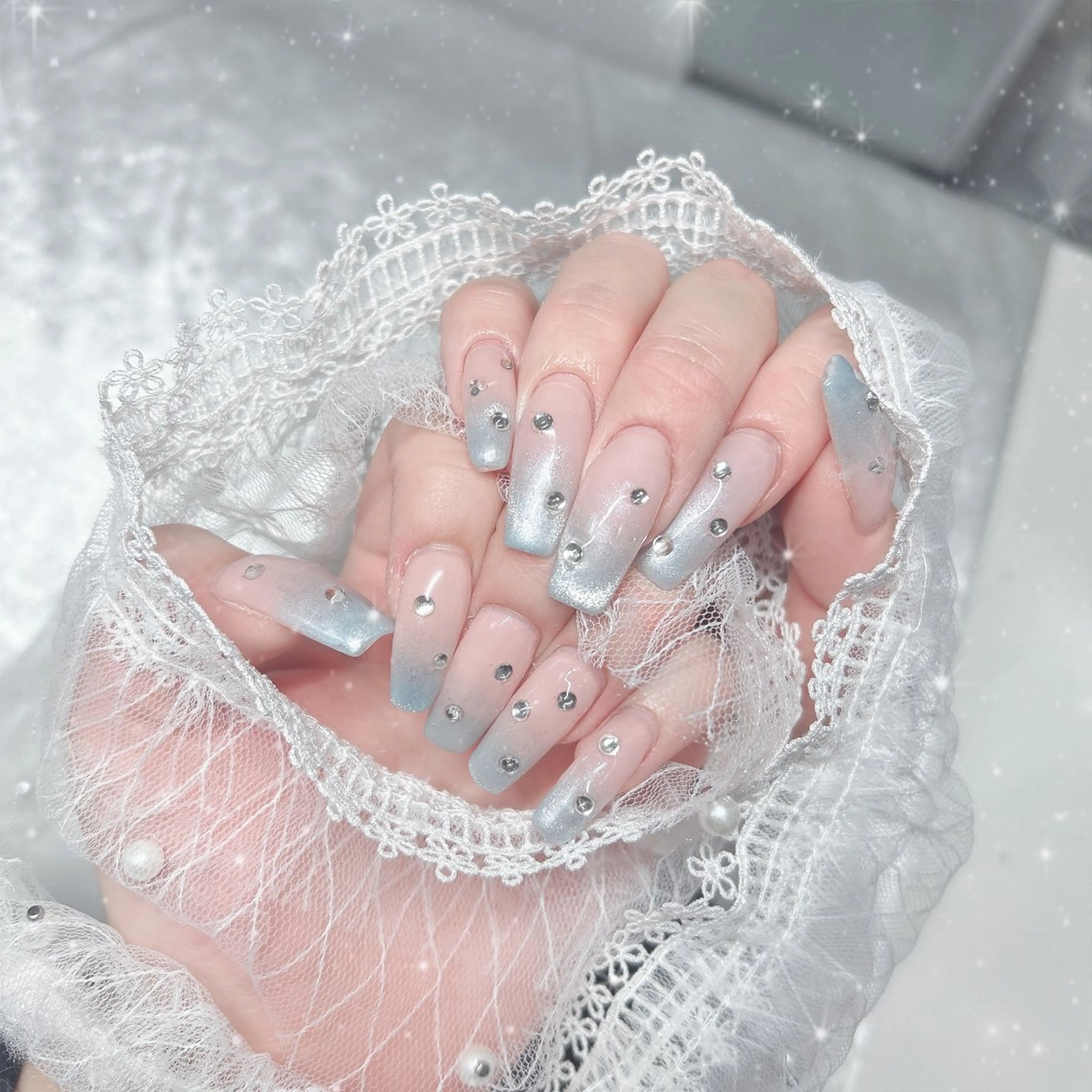 ネイル グラデーション キラキラネイル 水色 マグネットネイル ハンドネイル Best Nail Yu🎀🫧のネイルデザイン