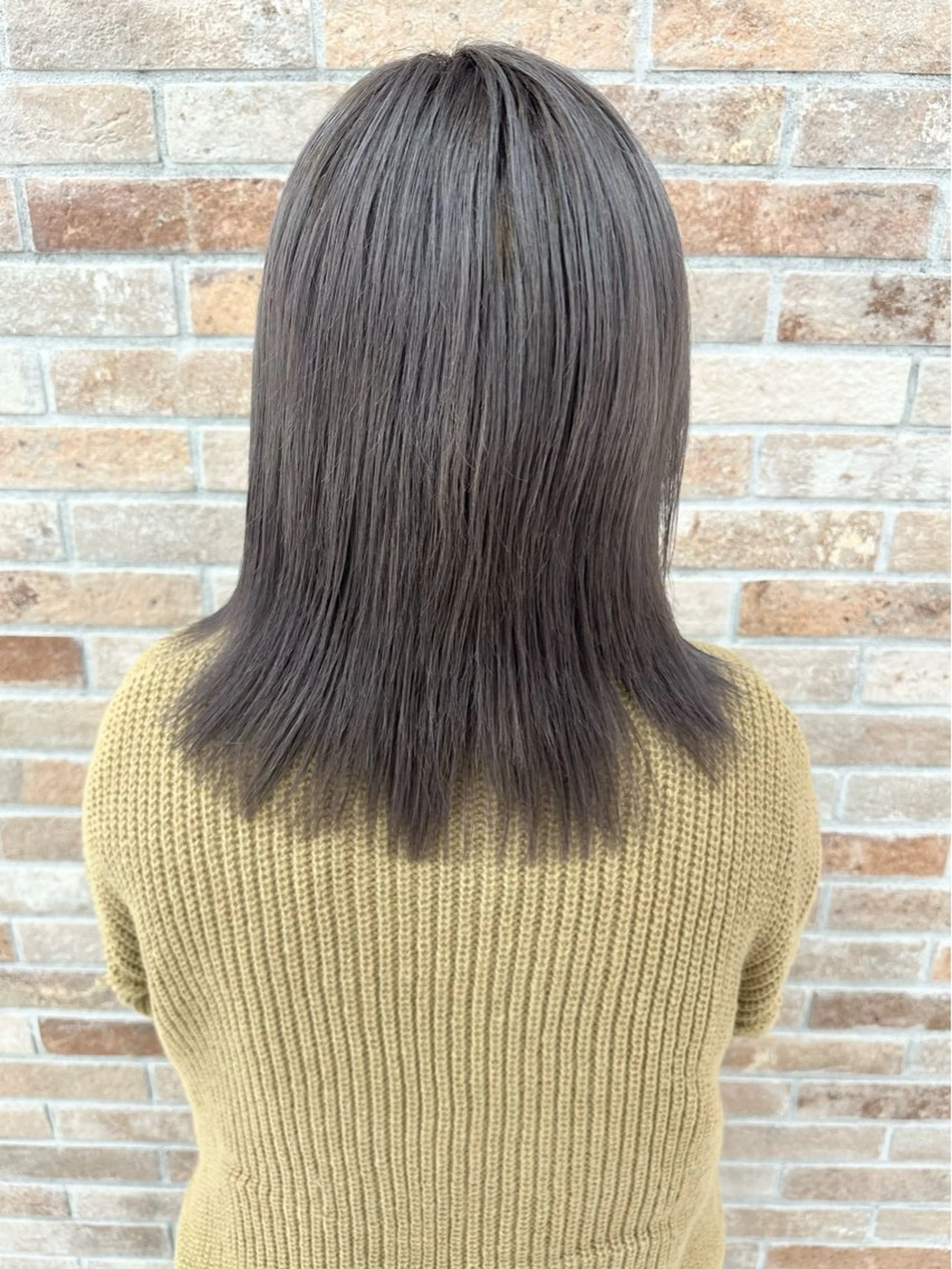 セミロング カラー ブリーチ 透明感カラー グレージュ シルバー シルバーグレージュ 齋藤 らいのヘアスタイル