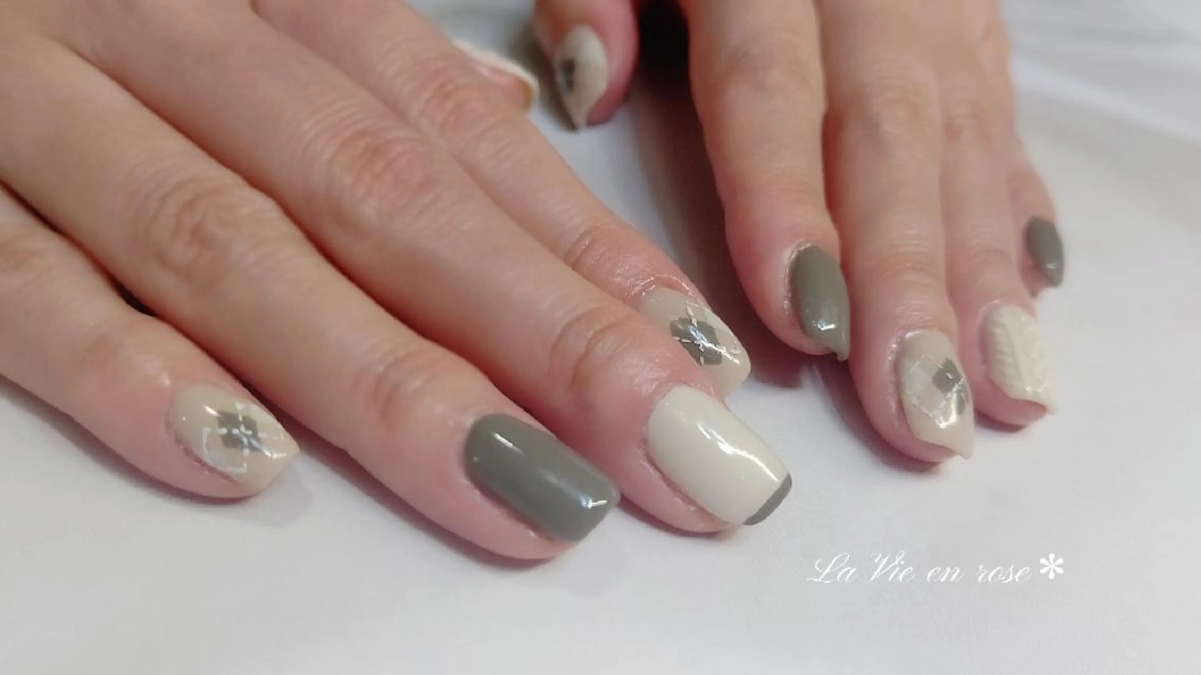 ネイル ラヴィアン ローズのネイルデザイン