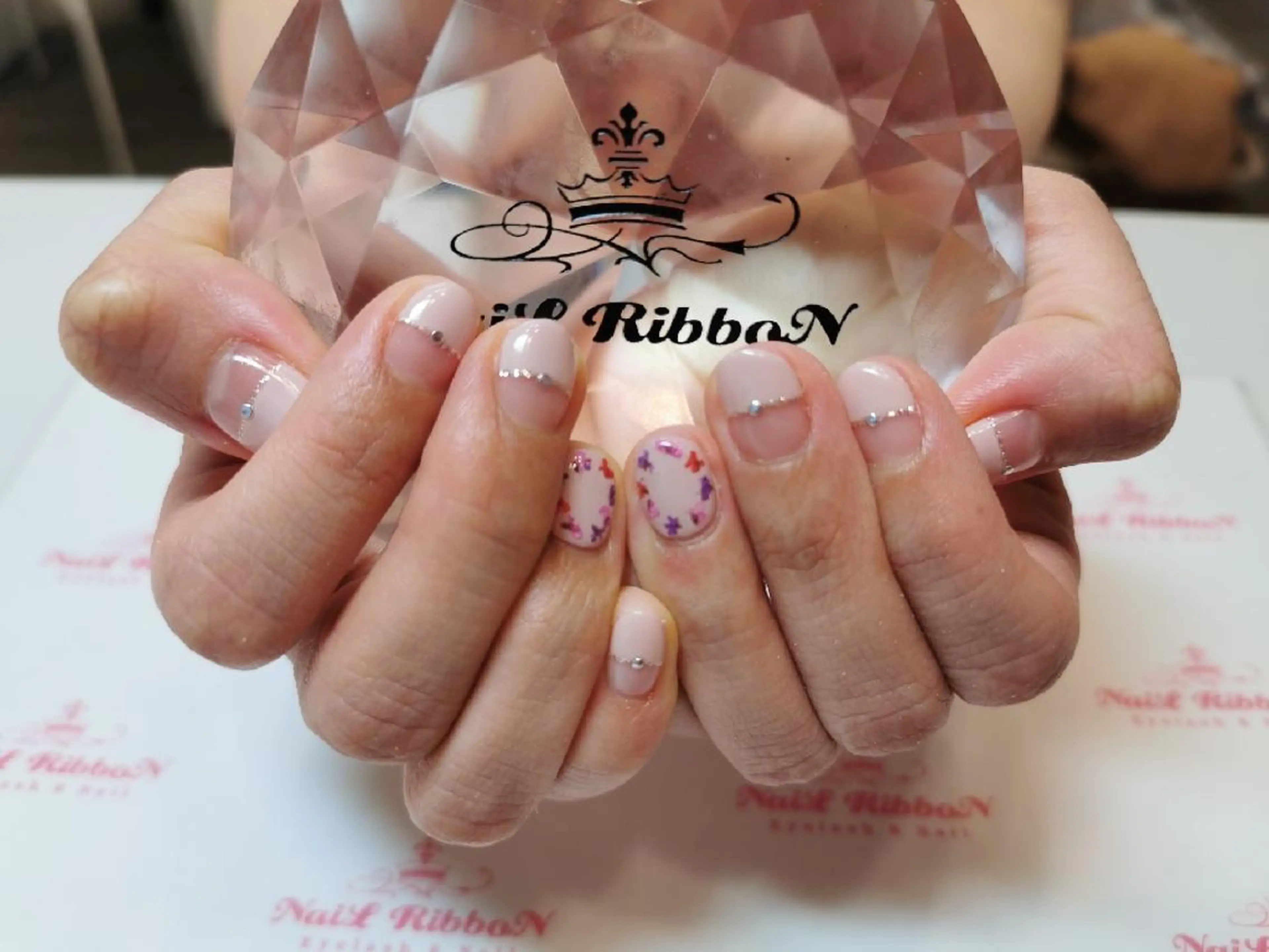 ネイル ネイルリボン 受付スタッフのネイルデザイン