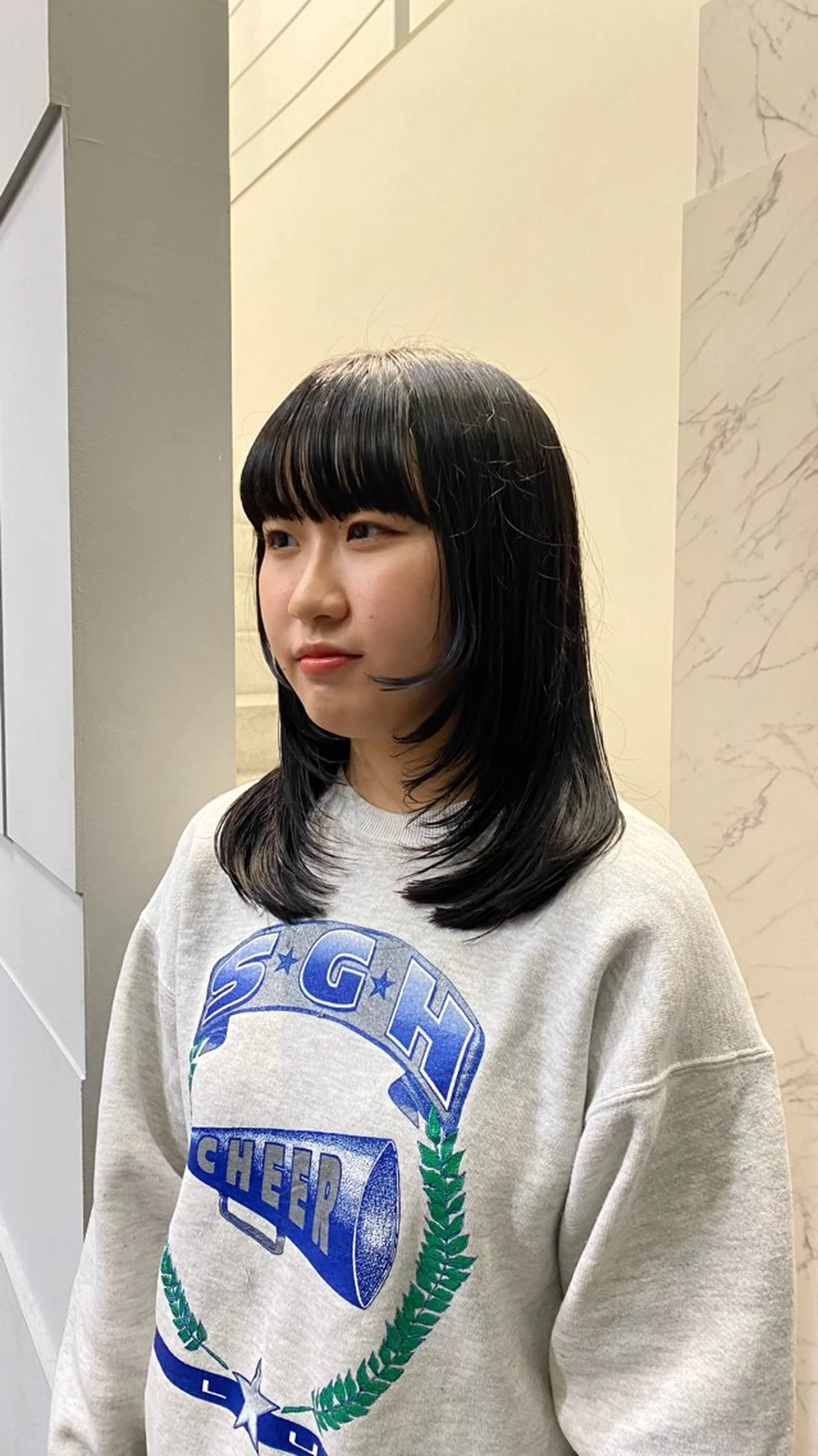 セミロング マツザキ マナトのヘアスタイル