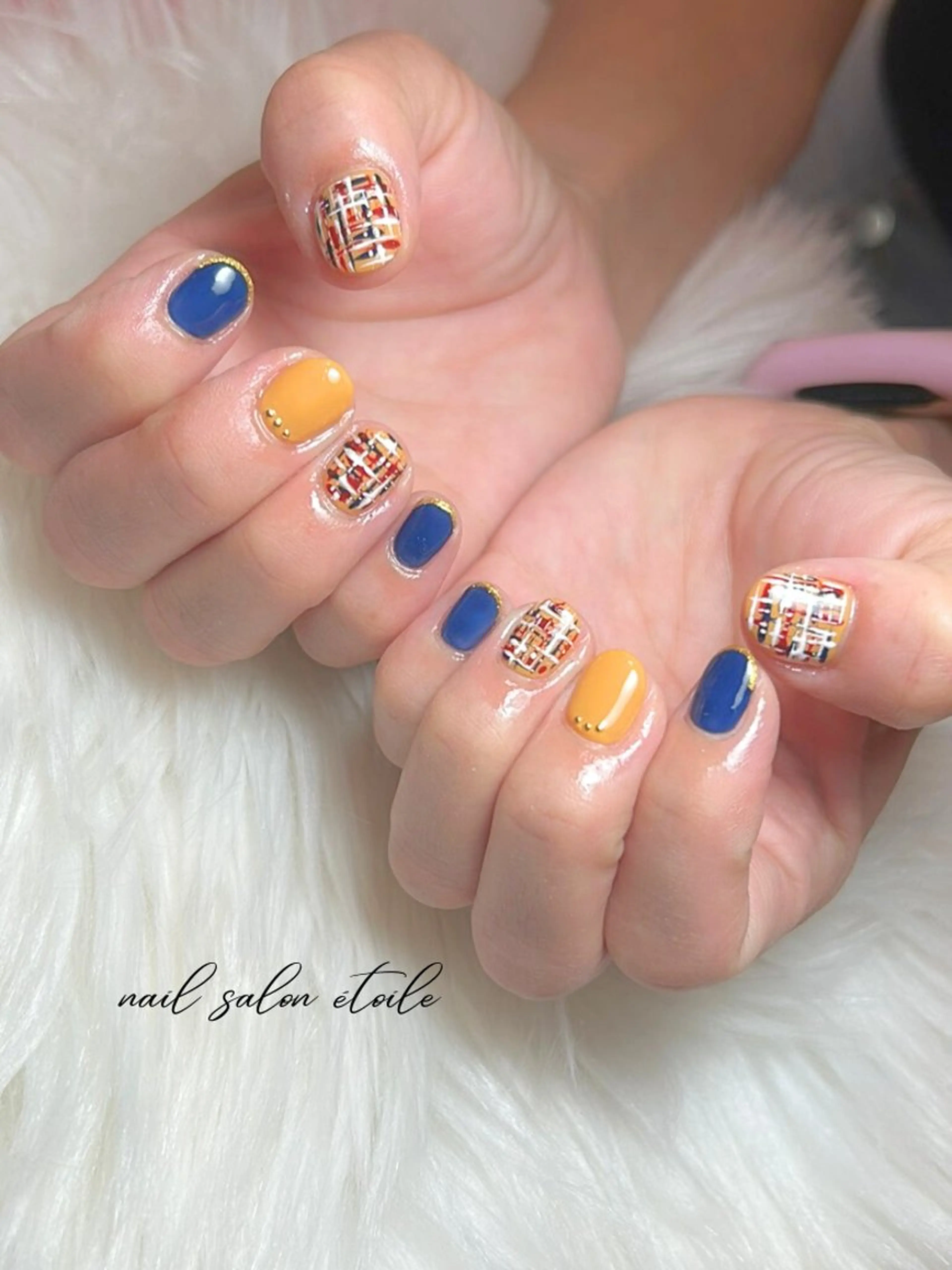 ネイル ブルー 赤色 ショートネイル ツイードネイル 冬ネイル ハンドネイル nail salon étoileのネイルデザイン