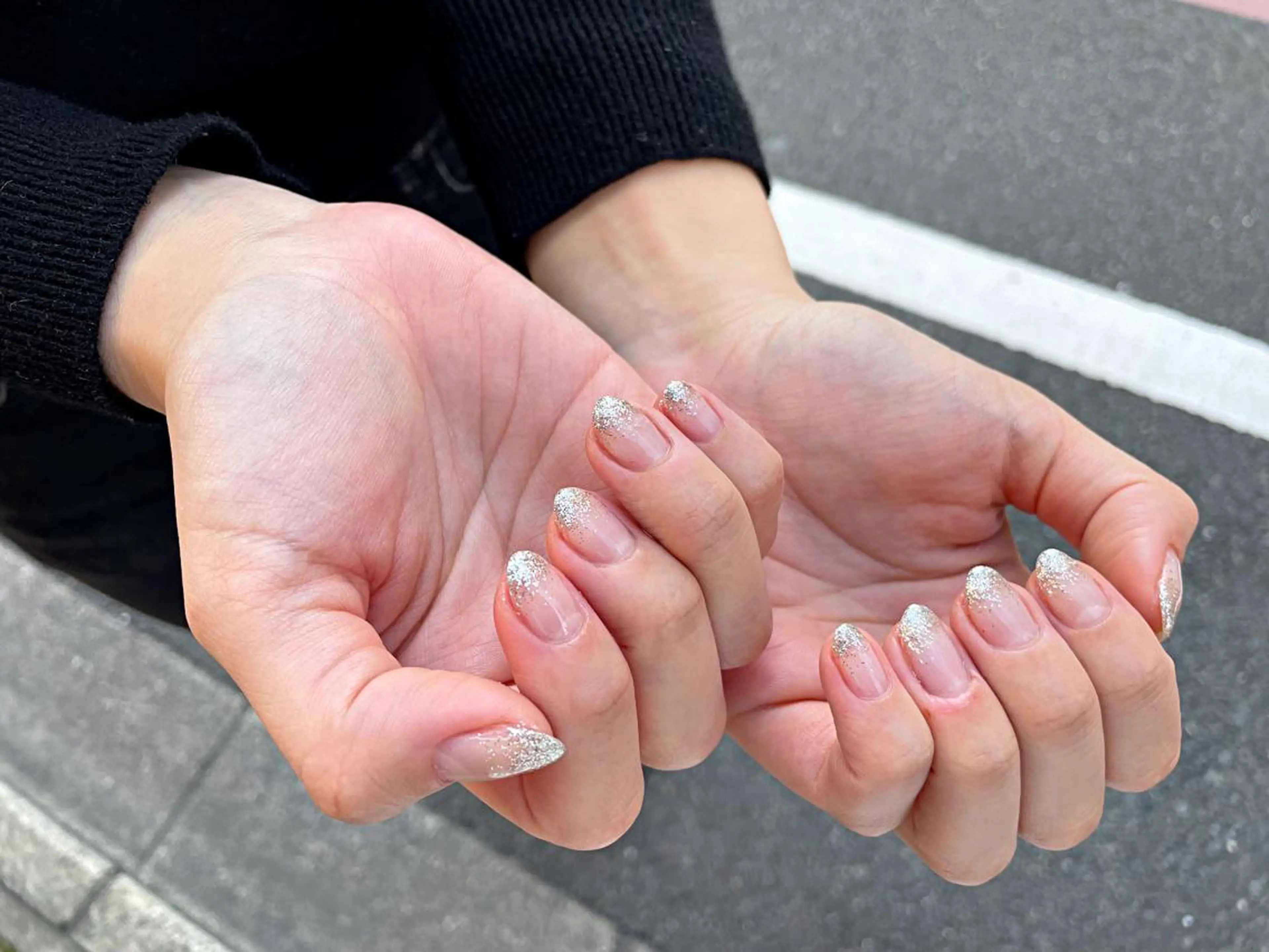 ネイル グラデーション ラメ(グリッター) ラメグラデーション ARCHE 心斎橋 常塚のヘアスタイル