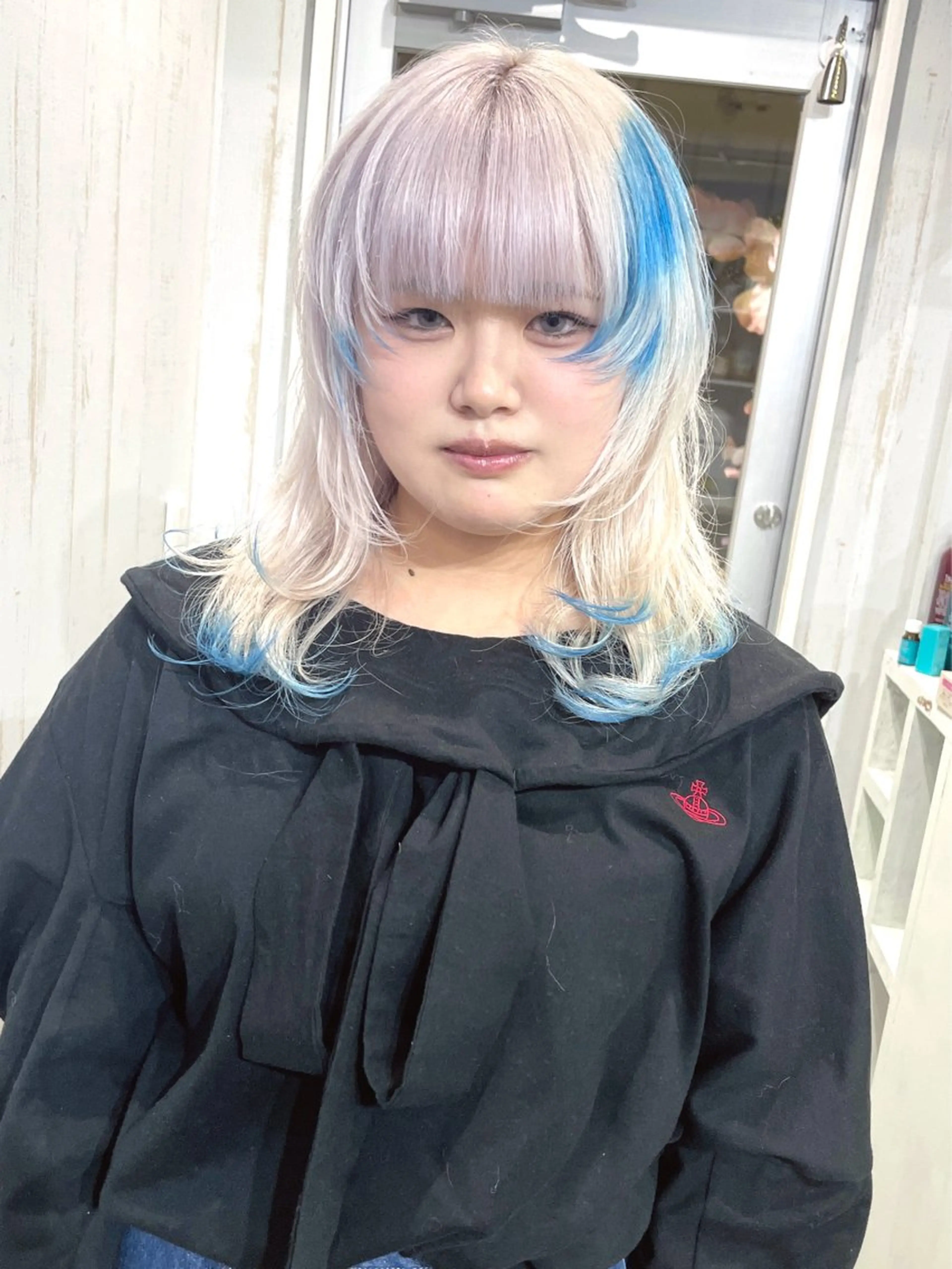 ケア(エフェクト)ブリーチ+デザインカラー　¥15000​〜​(デザインにより変動あり)の写真