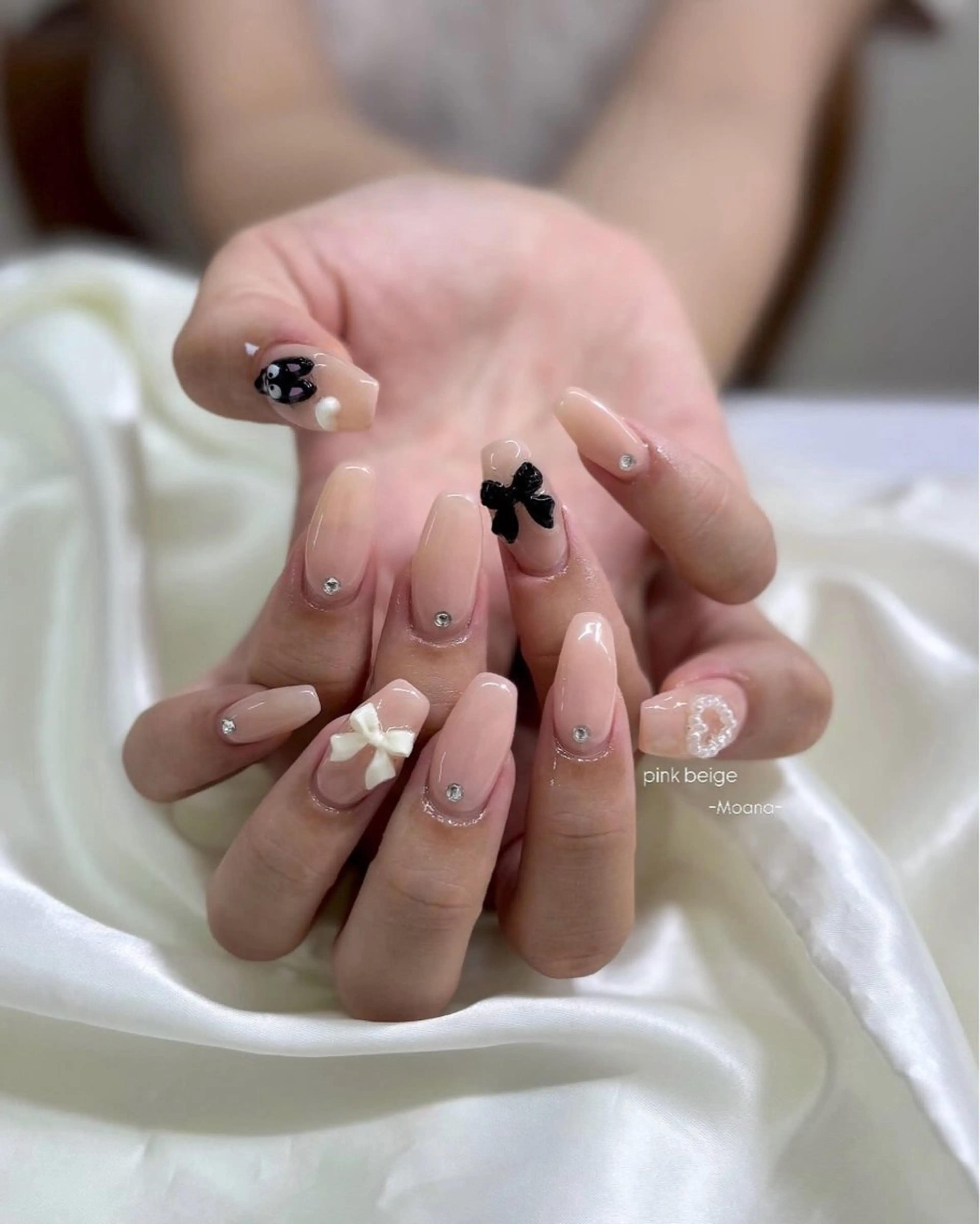 ネイル ロングネイル ワンカラーネイル ピンク ピンクベージュ リボン ハンドネイル Moana nail Hiyoriのネイルデザイン