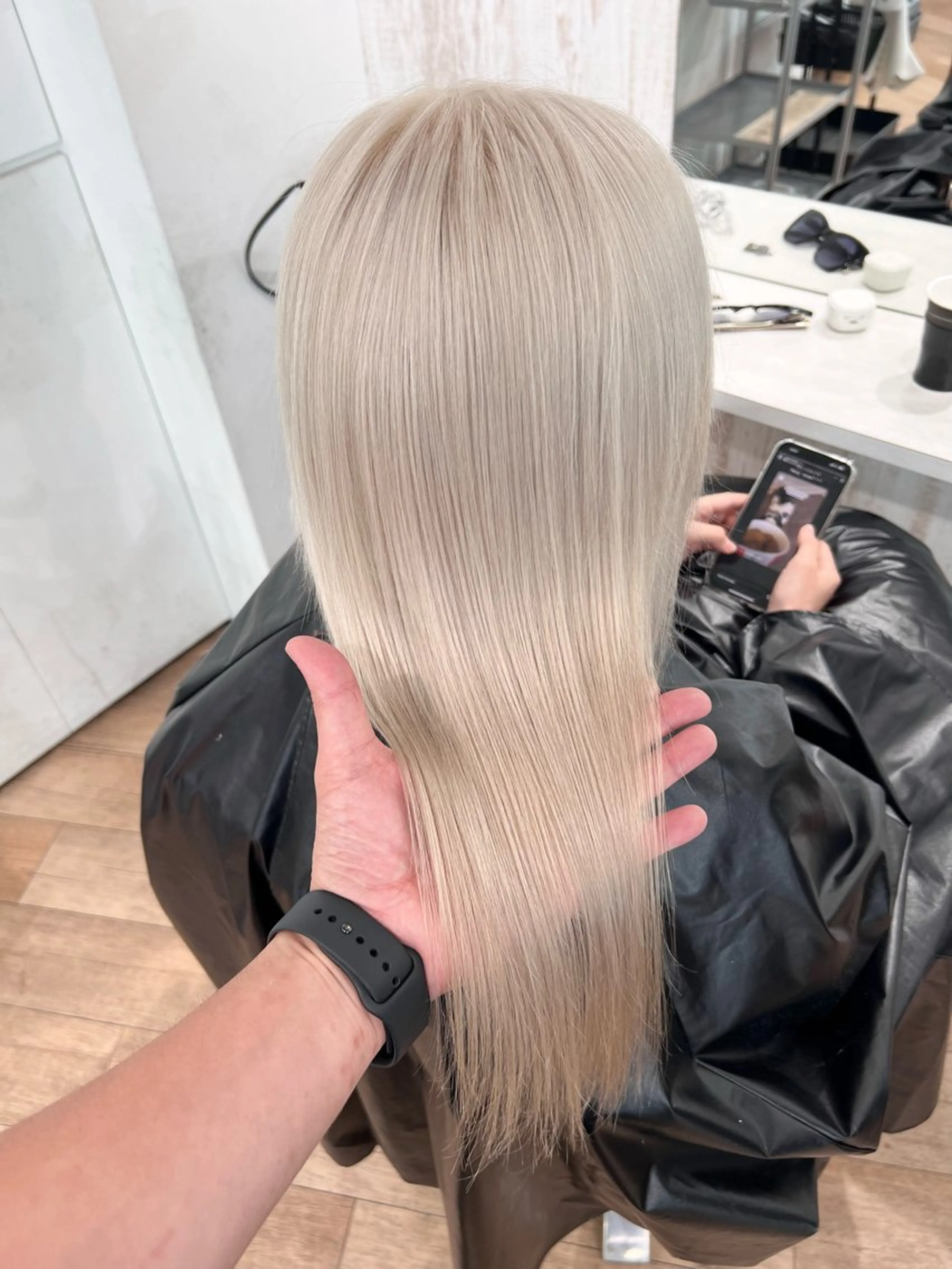 ミディアム カラー バレイヤージュ ベージュカラー ブリーチ ブロンド ケアブリーチ ヘアカラー トリートメント 前髪/顔まわりカット 艶髪/髪質改善/縮毛のヘアスタイル