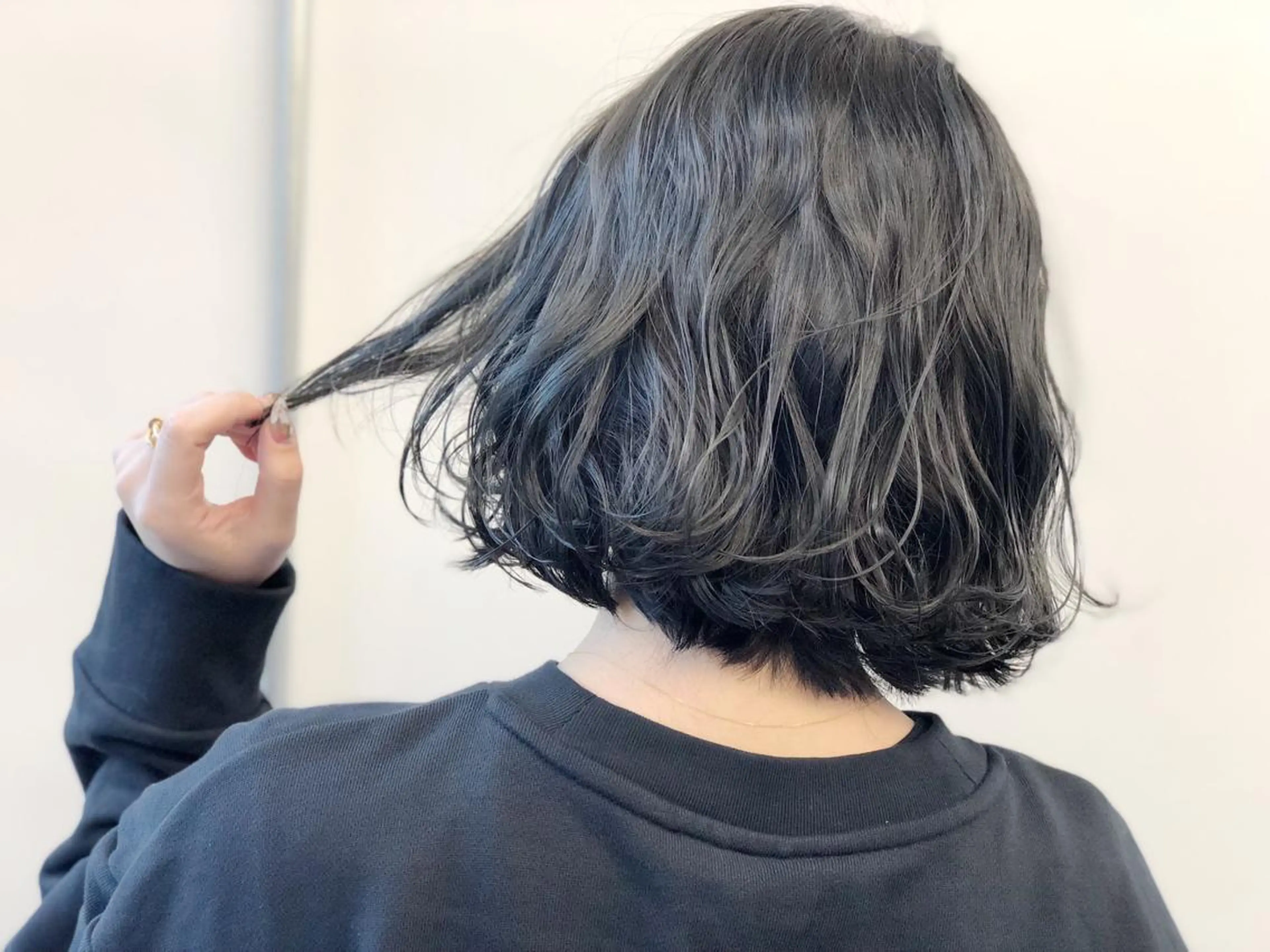 ショート カラー N4C エヌフォーシーのヘアスタイル