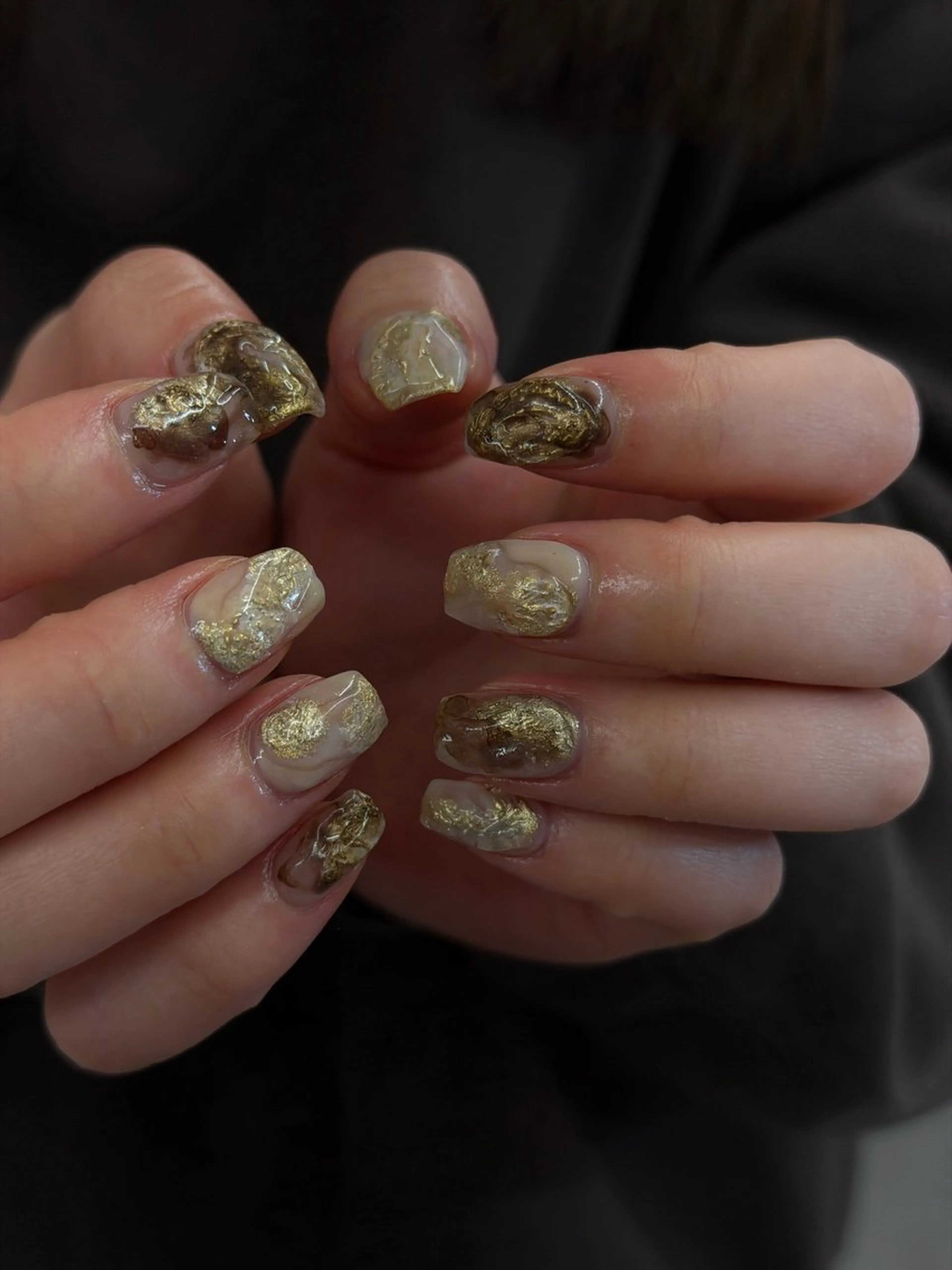 ネイル ブラウン ジェルネイル ゴールド マグネットネイル ニュアンスネイル ハンドネイル ハンドケア Bana_ Nailのネイルデザイン