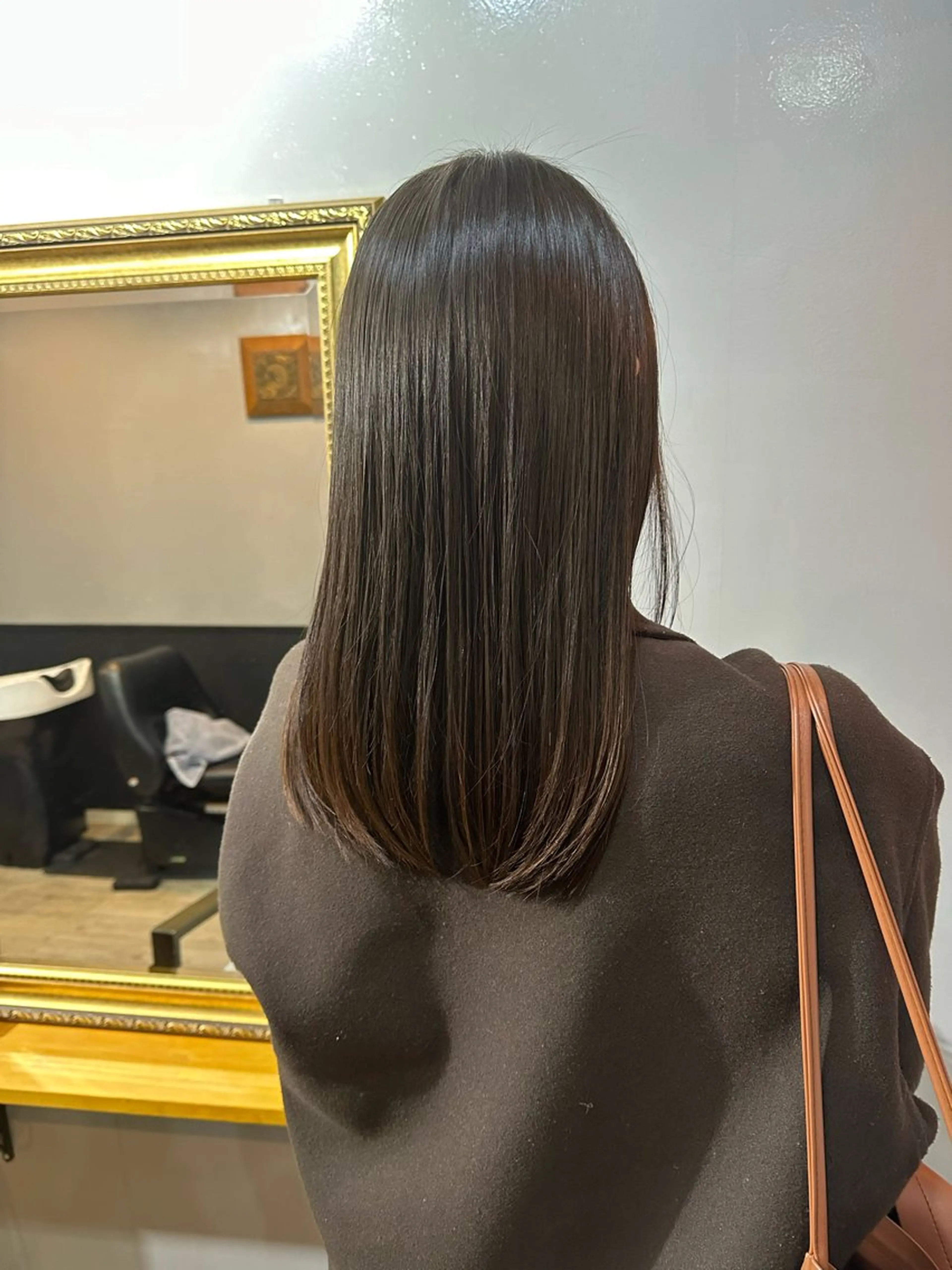 セミロング トリートメント 渡辺俊介 暗髪カラー /美髪矯正/髪質改善のヘアスタイル