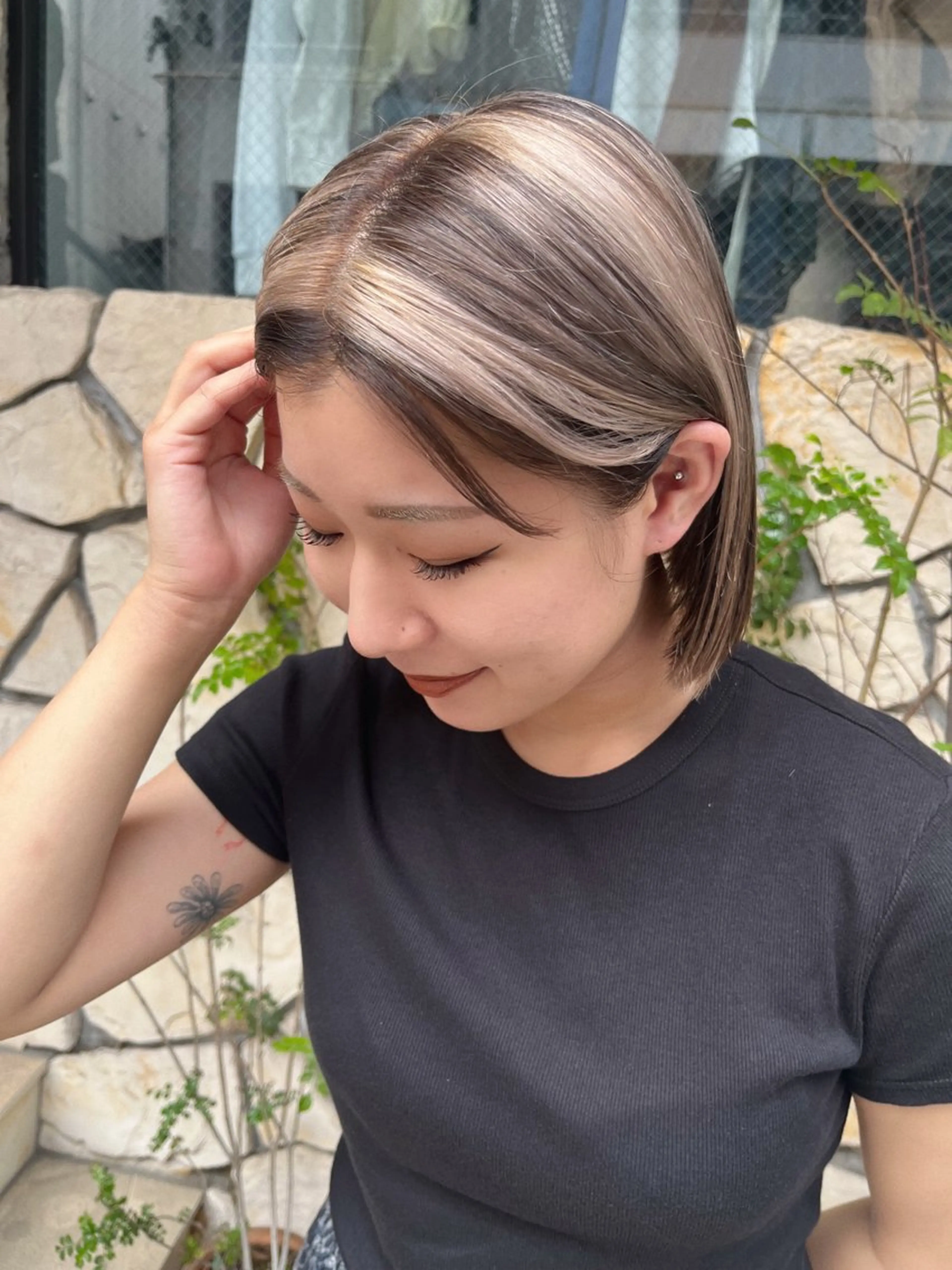 ショート AOI ハイトーン/ボブのヘアスタイル