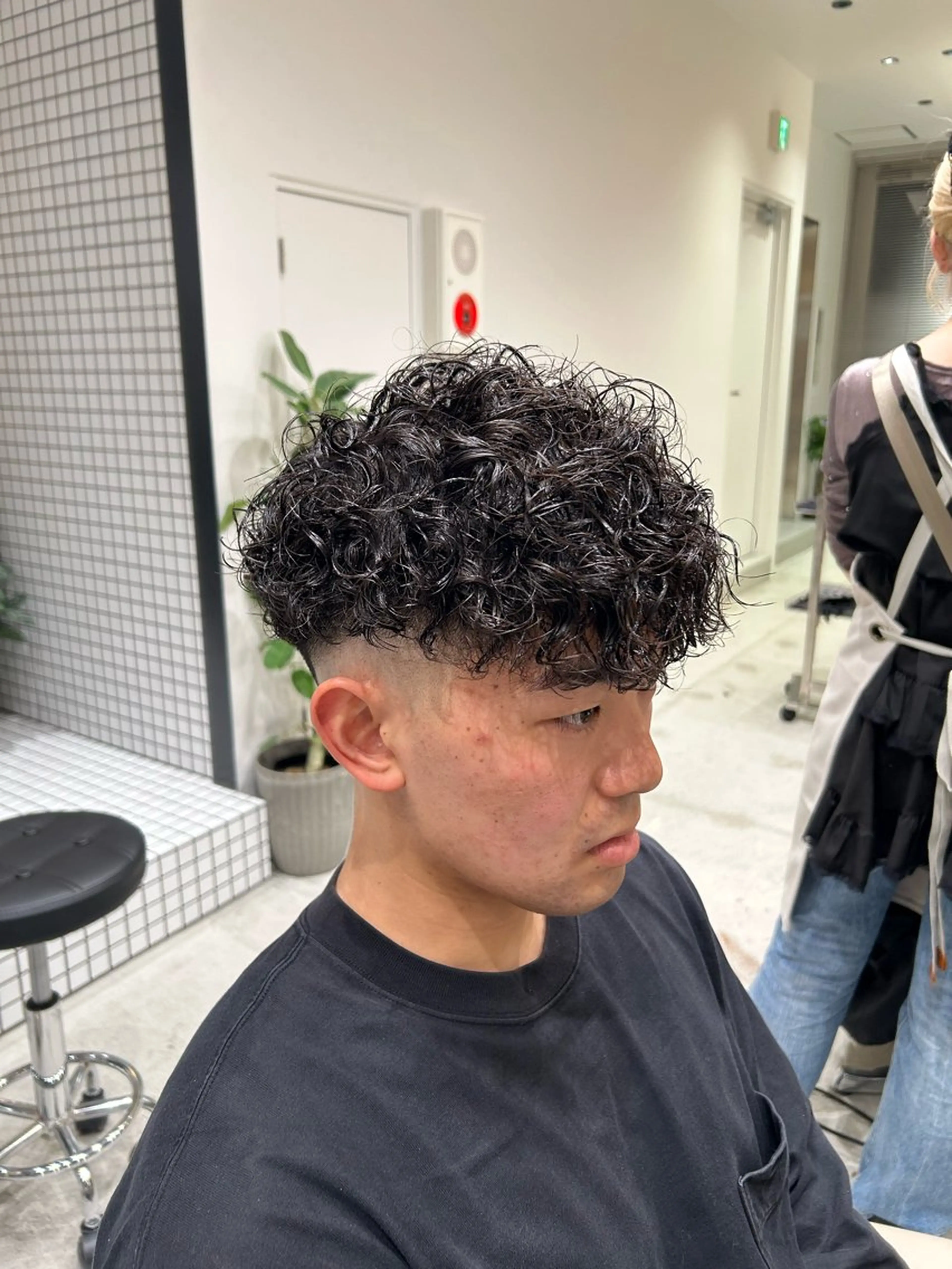 パーマ メンズ フェードカット メンズパーマ スキンフェード スペインカール 🐲ツイスパ🐲 フェード/龍のヘアスタイル