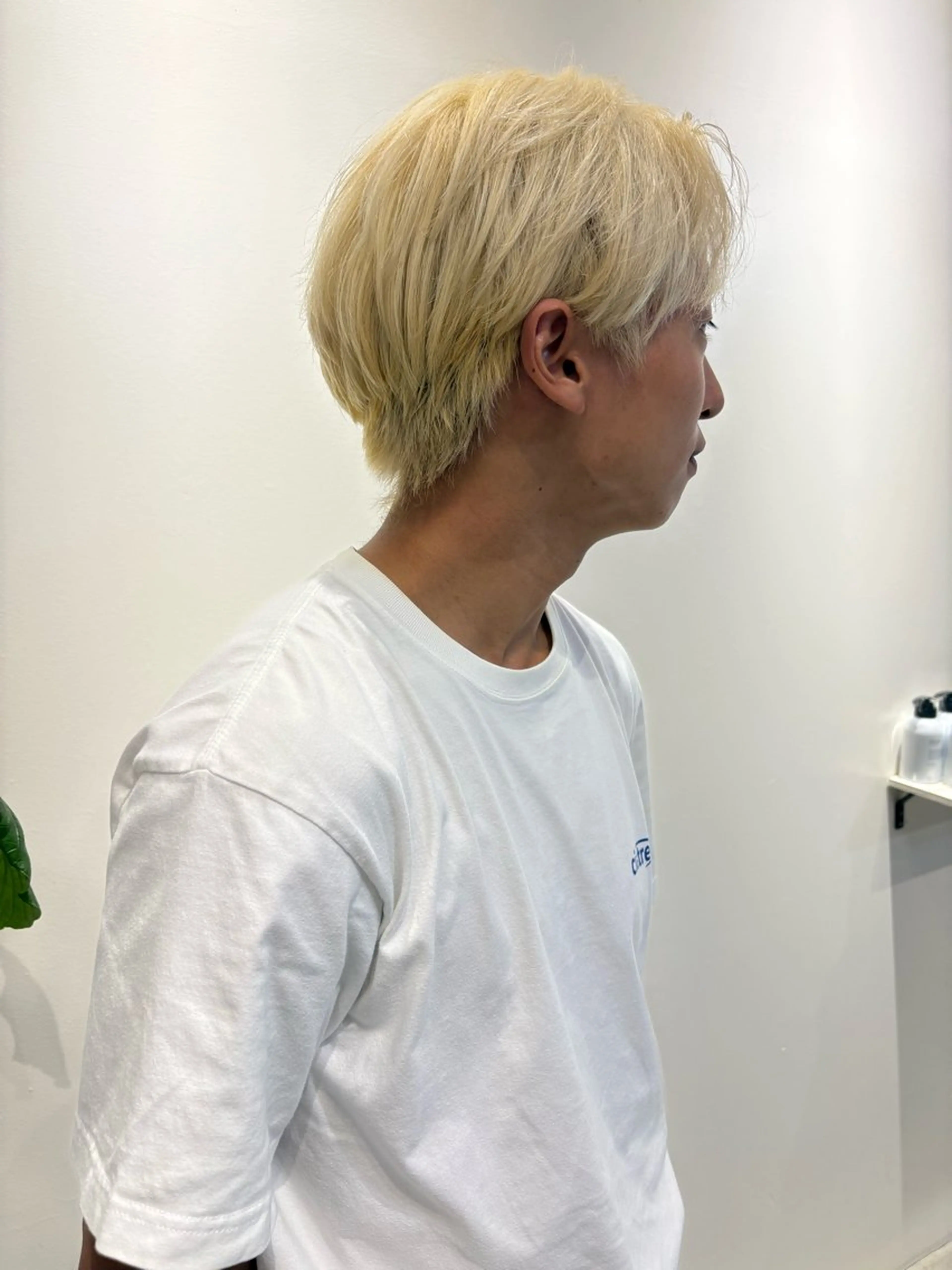 カラー ブロンド ヨシノ マナウのヘアスタイル