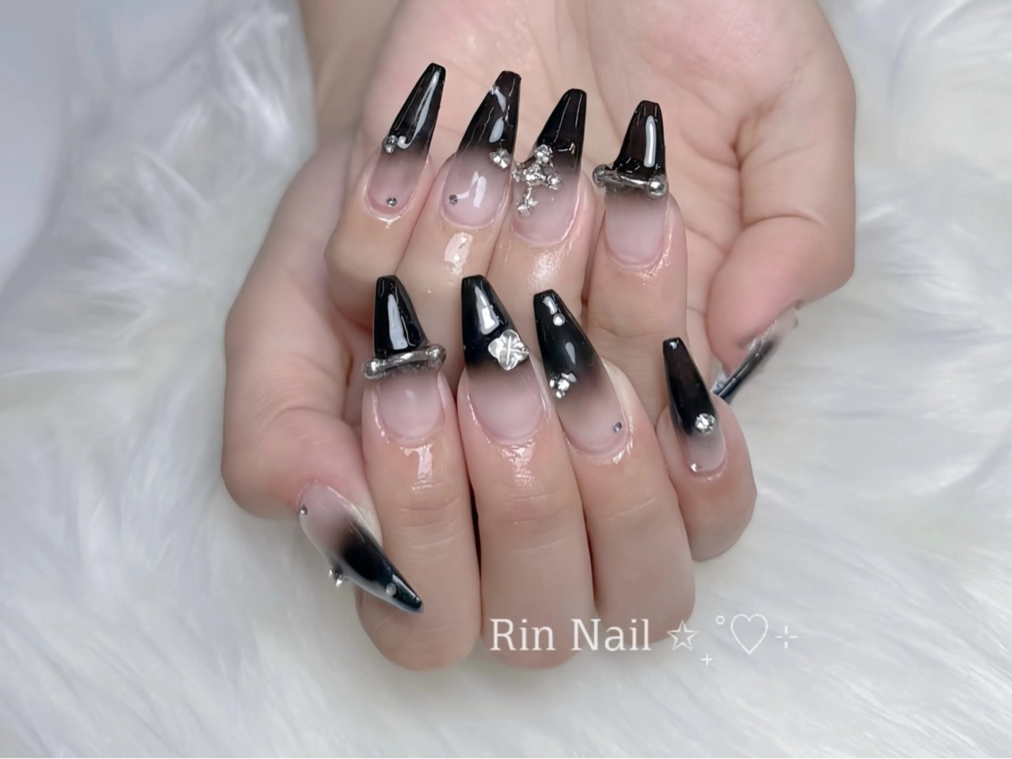 ネイル オーロラネイル チークネイル 桜ネイル クリアネイル ドット ハンドネイル Rin Nail 新大久保店のネイルデザイン