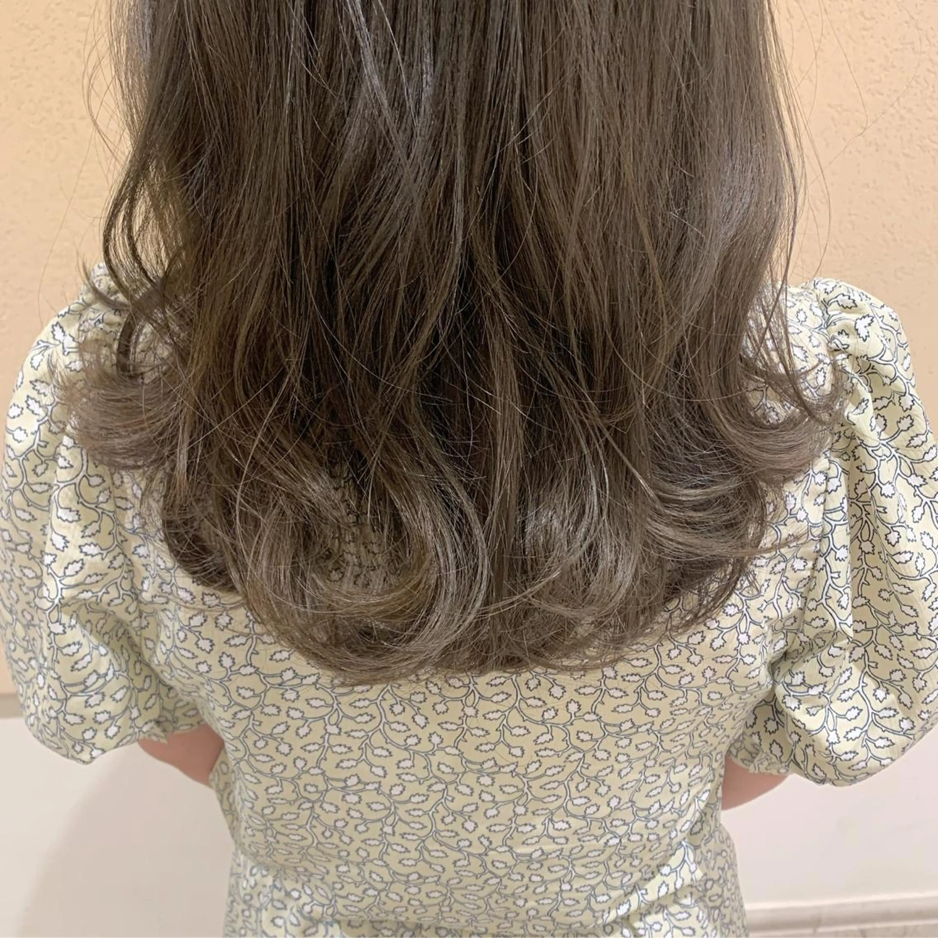 ロング カラー グレージュ 𝒢𝒾𝓇𝓁𝓎 ⑅　𝓎𝓊𝓀𝒶のヘアスタイル