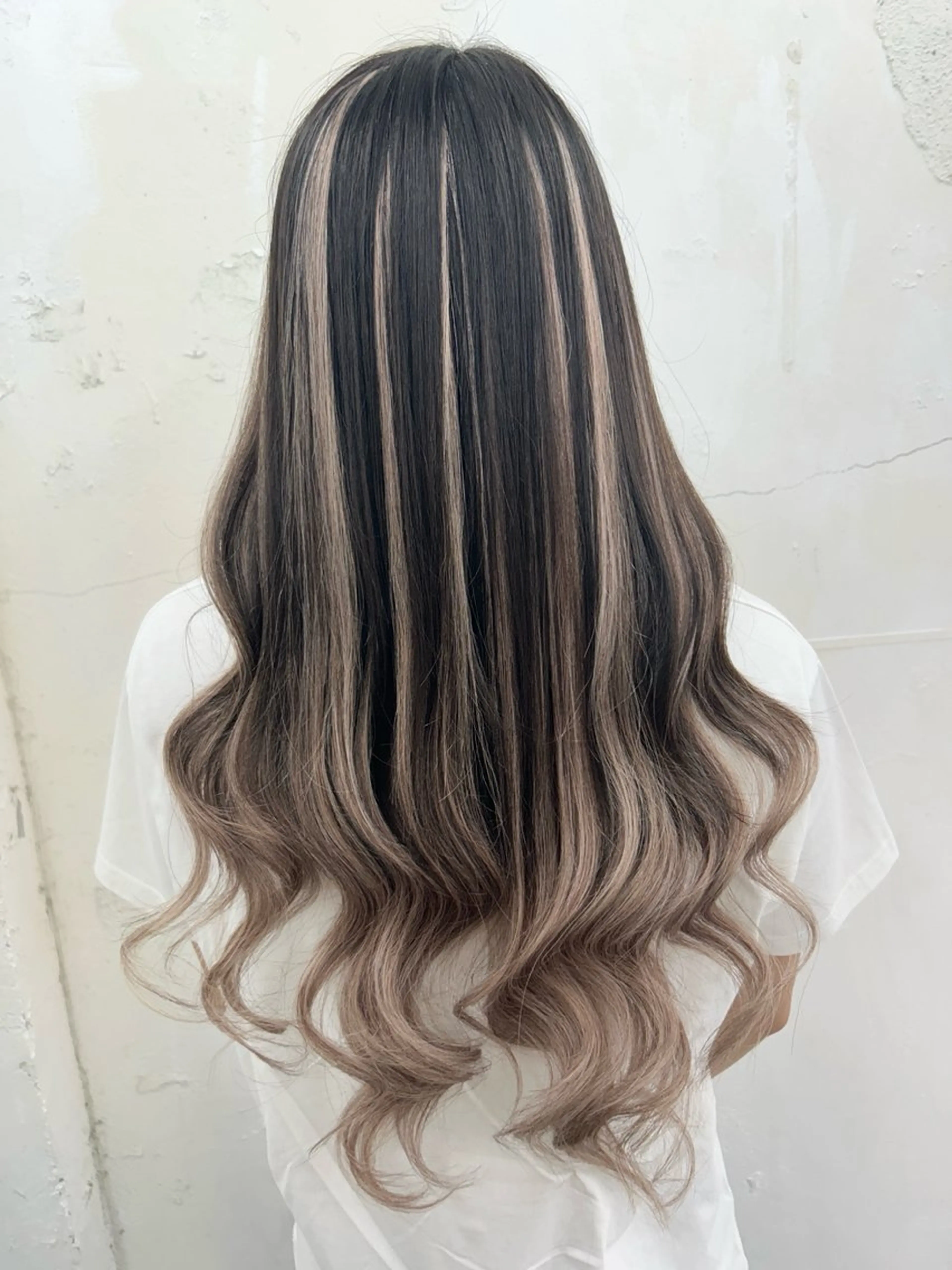 ロング カラー シールエクステ バレイヤージュ ハイライトカラー ハイトーンカラー エクステ カット ヘアカラー トリートメント レイヤー/エクステ alpha下妻のヘアスタイル